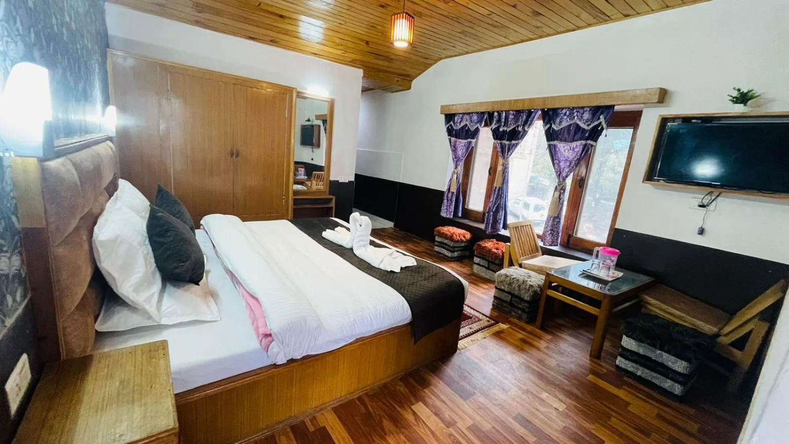 Bedroom, Bed in Hotel Hilltop At Mall Road Manali With Open Terrace