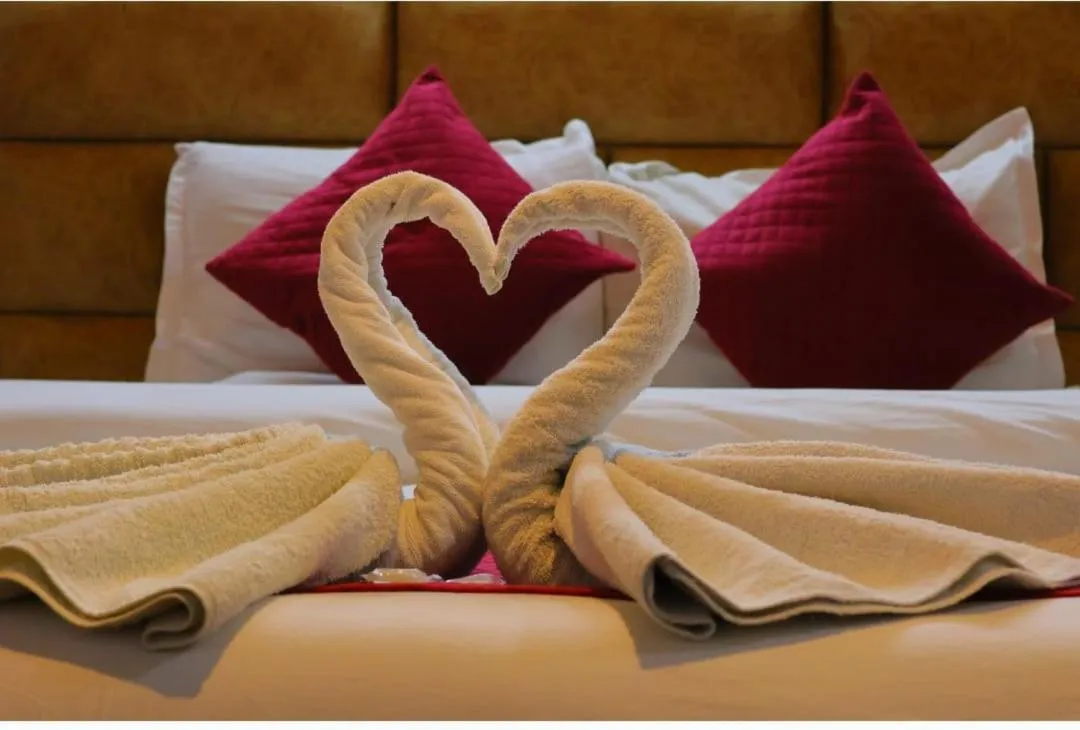 Bed in Hotel Hilltop At Mall Road Manali With Open Terrace