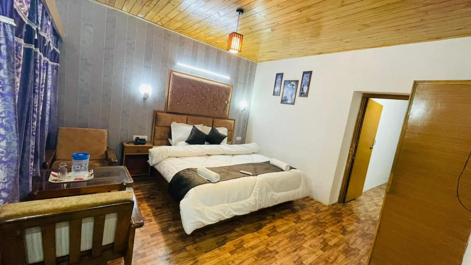 Photo of the whole room, Bed in Hotel Hilltop At Mall Road Manali With Open Terrace