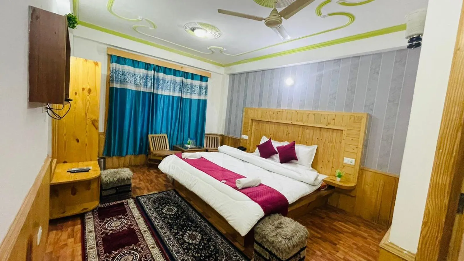 Bedroom, Bed in Hotel Hilltop At Mall Road Manali With Open Terrace