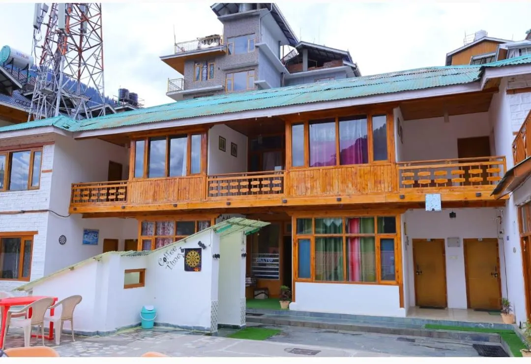 Hotel Hilltop At Mall Road Manali With Open Terrace