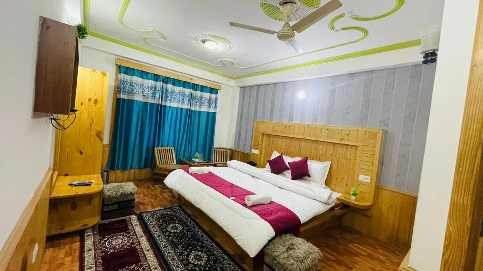 Bedroom, Bed in Hotel Hilltop At Mall Road Manali With Open Terrace