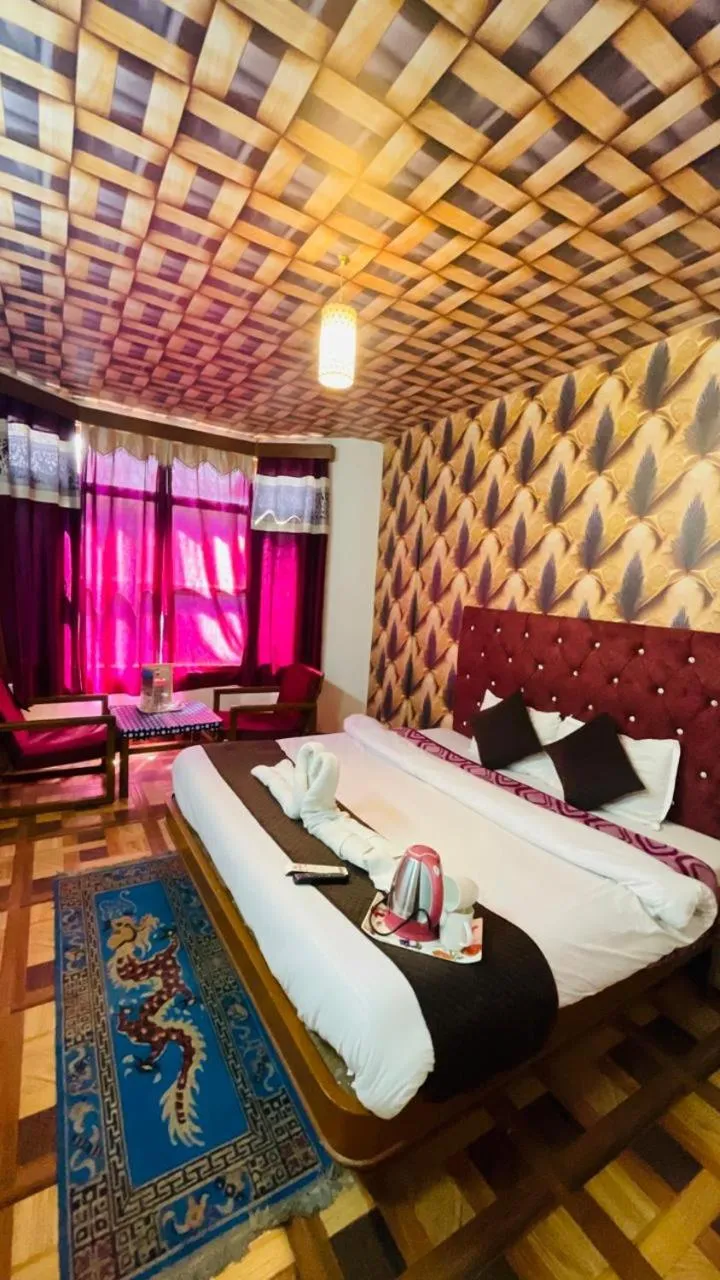 Bed in Hotel Hilltop At Mall Road Manali With Open Terrace