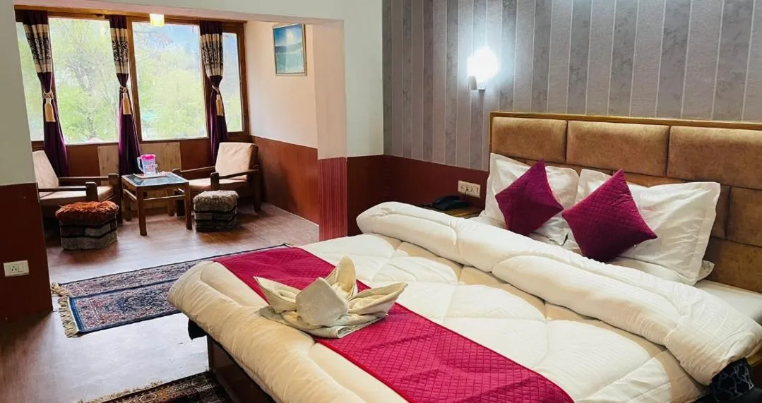 Bed in Hotel Hilltop At Mall Road Manali With Open Terrace