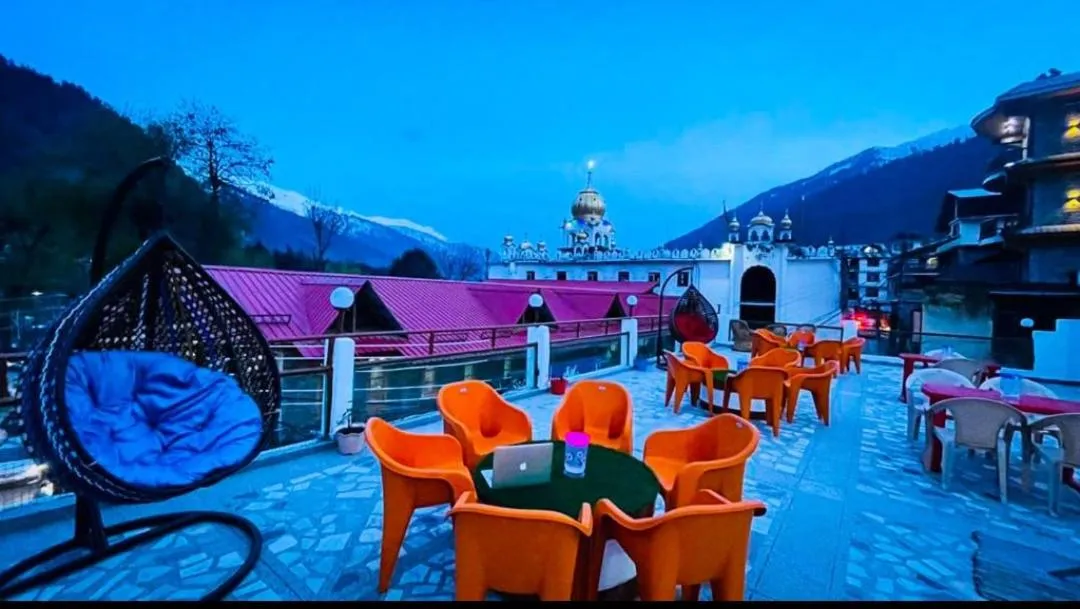 Hotel Hilltop At Mall Road Manali With Open Terrace