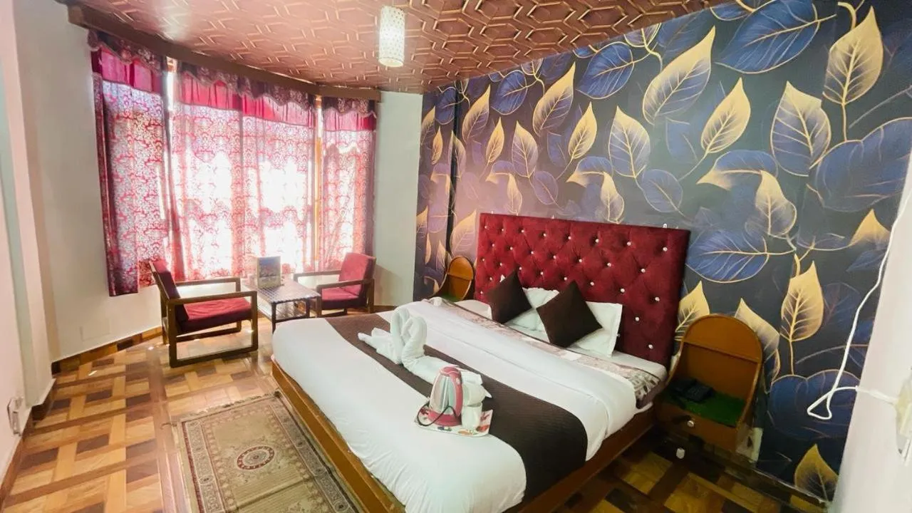 Bed in Hotel Hilltop At Mall Road Manali With Open Terrace