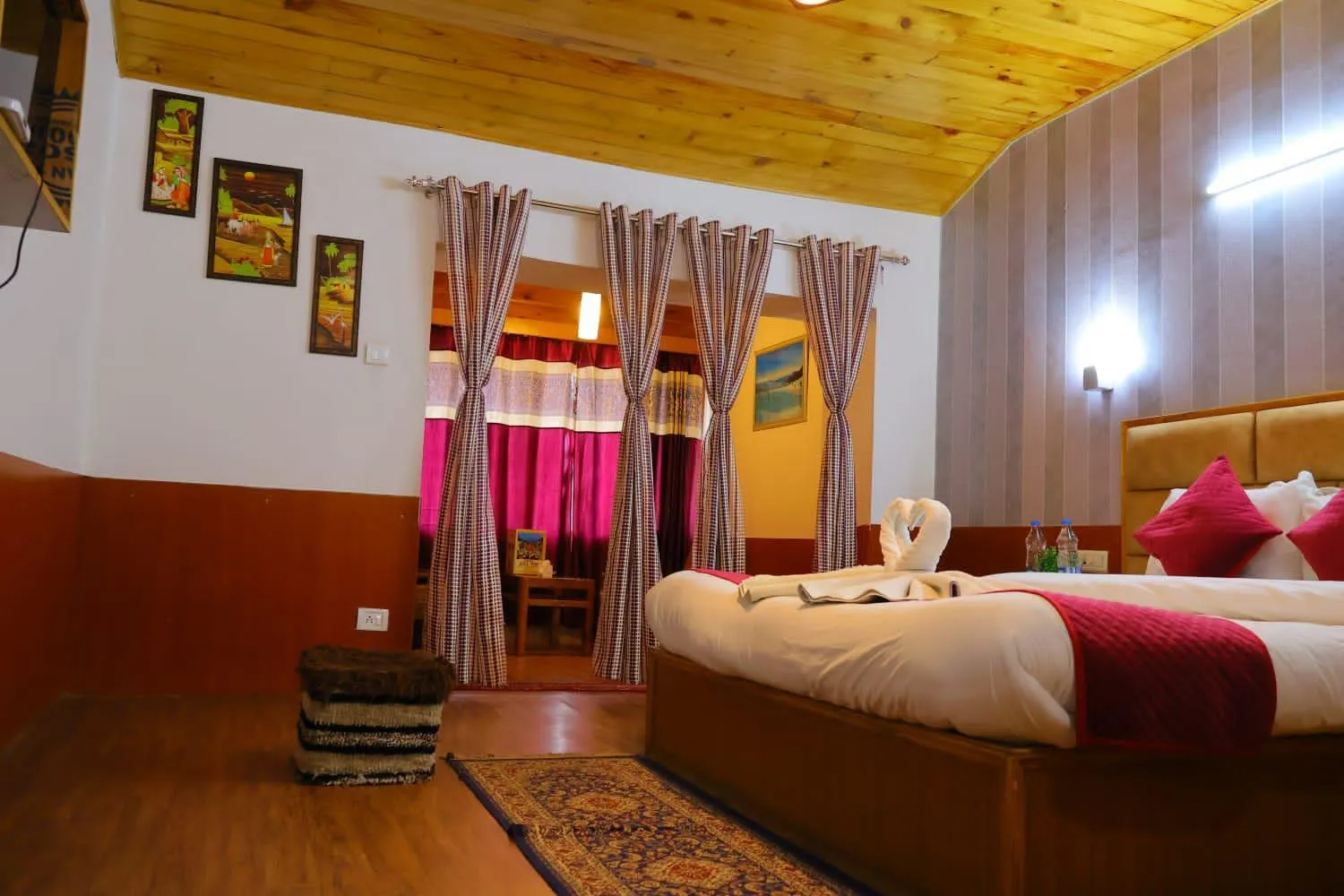 Bed in Hotel Hilltop At Mall Road Manali With Open Terrace