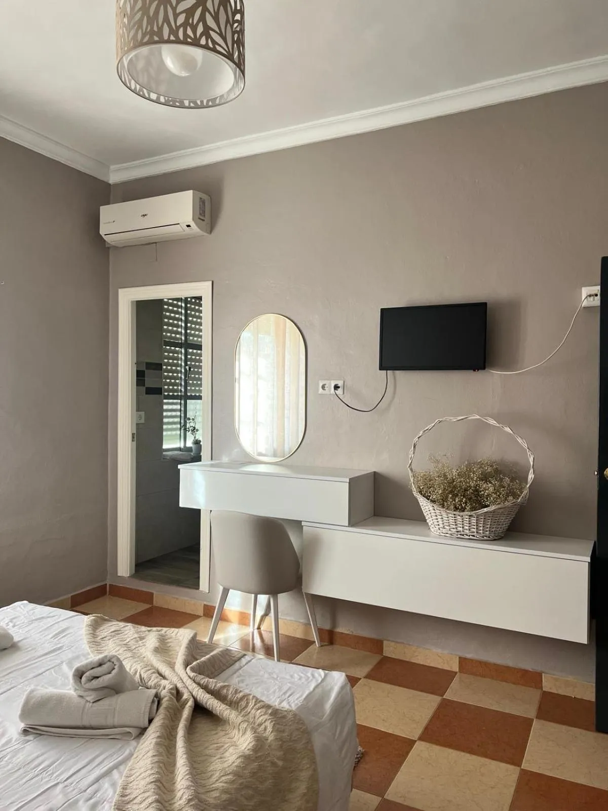 TV and multimedia in Hostal Andalucia de Arcos