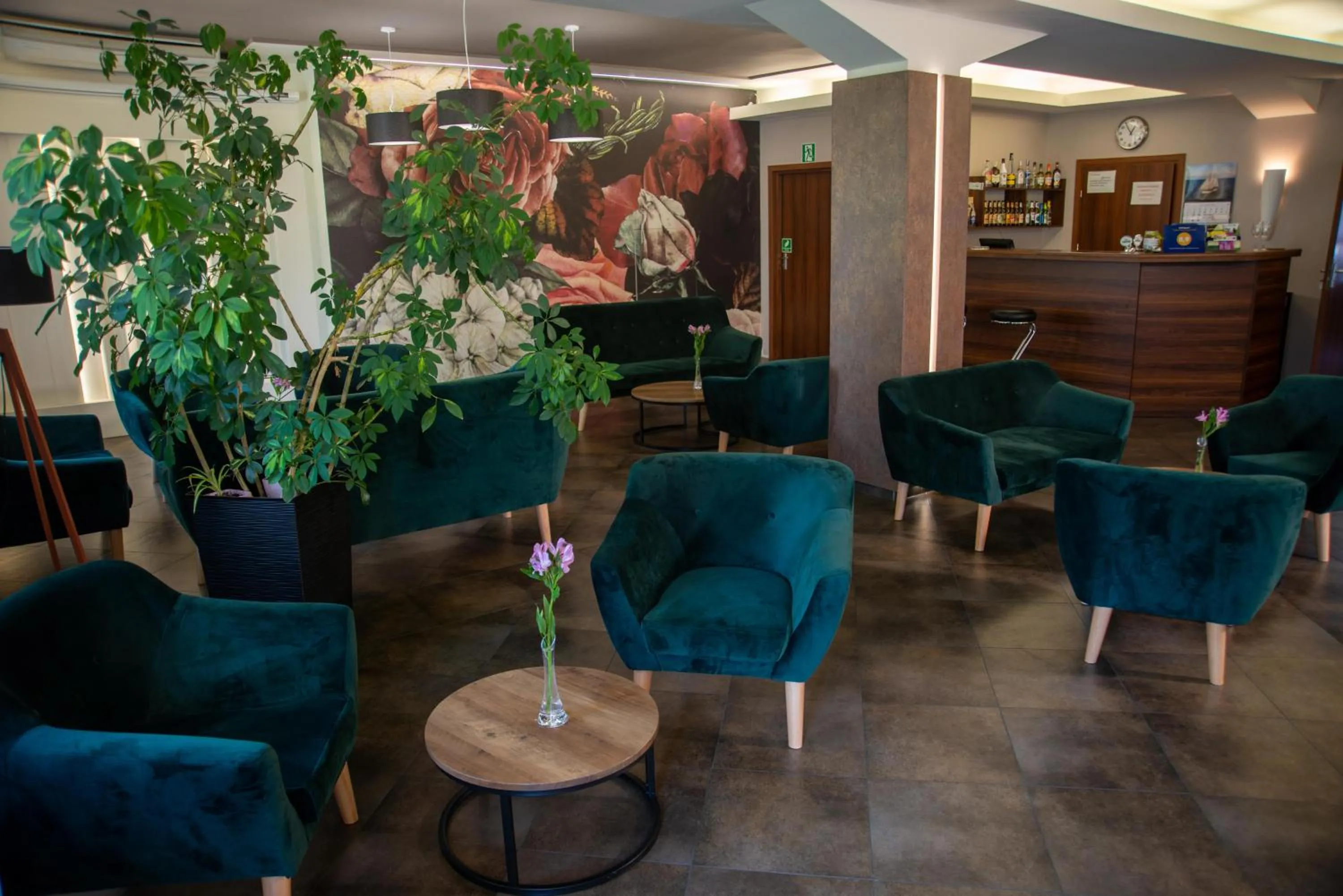 Restaurant/places to eat in Centrum Restauracyjno-Hotelowe Florres