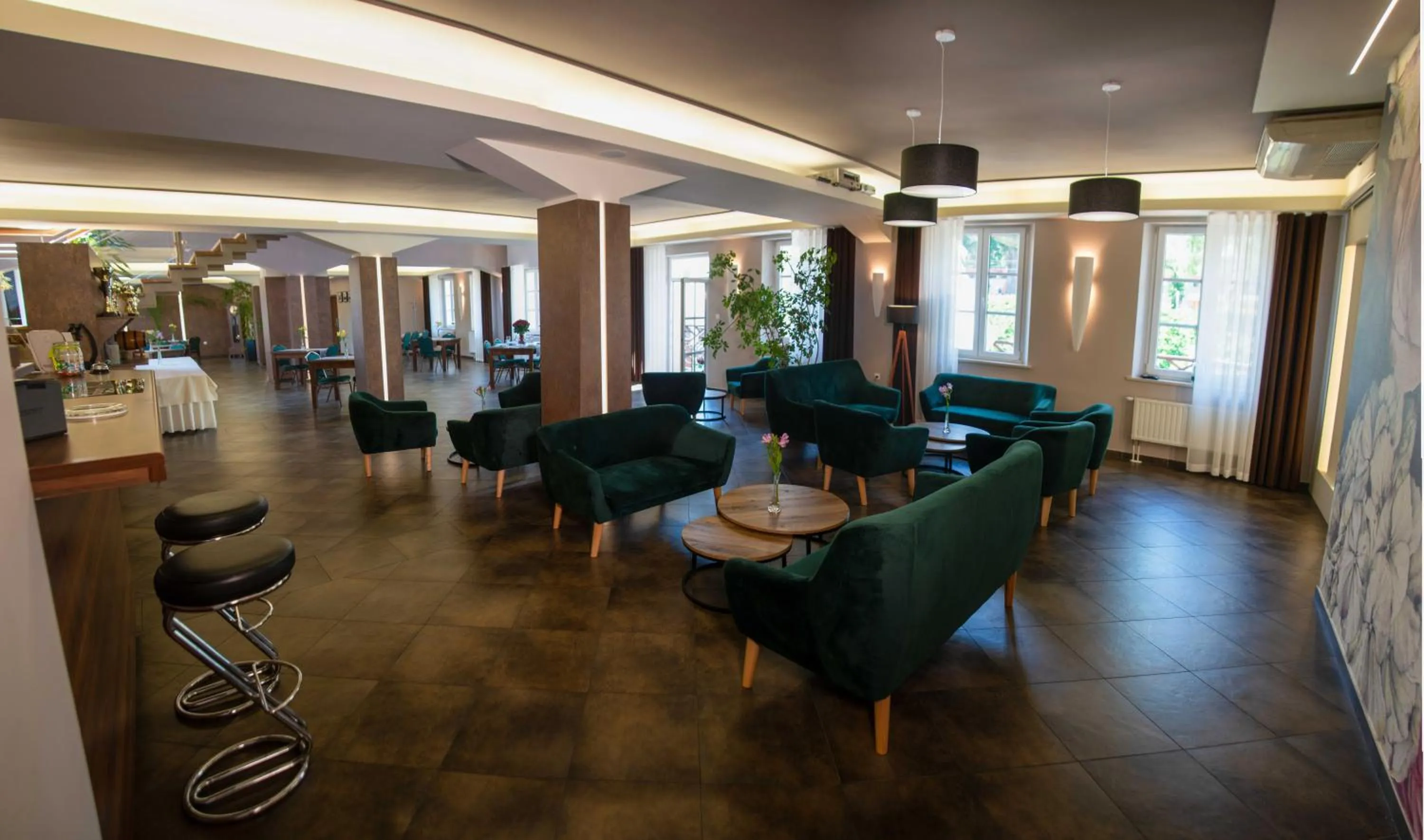 Restaurant/places to eat in Centrum Restauracyjno-Hotelowe Florres