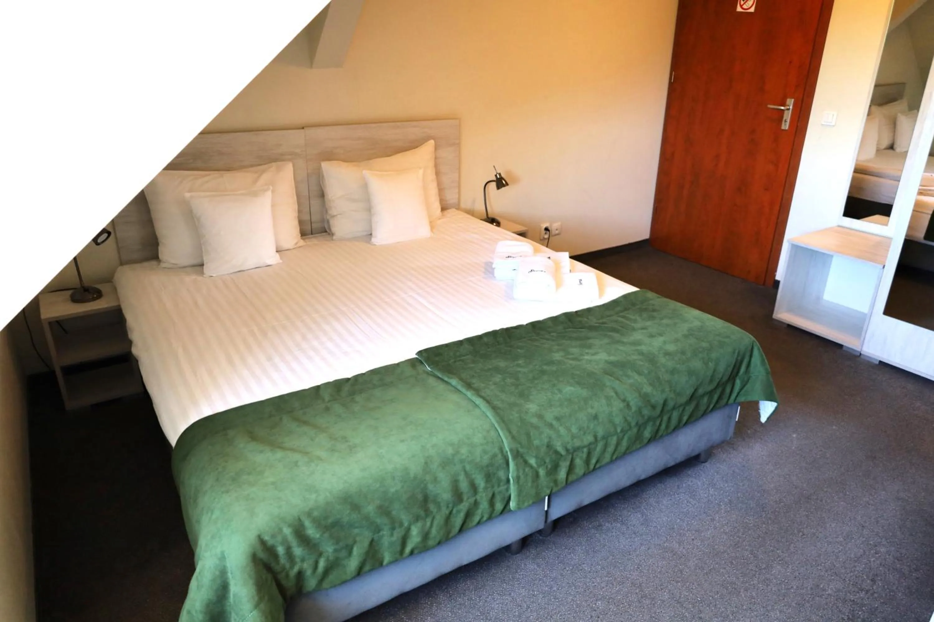 Bed in Centrum Restauracyjno-Hotelowe Florres