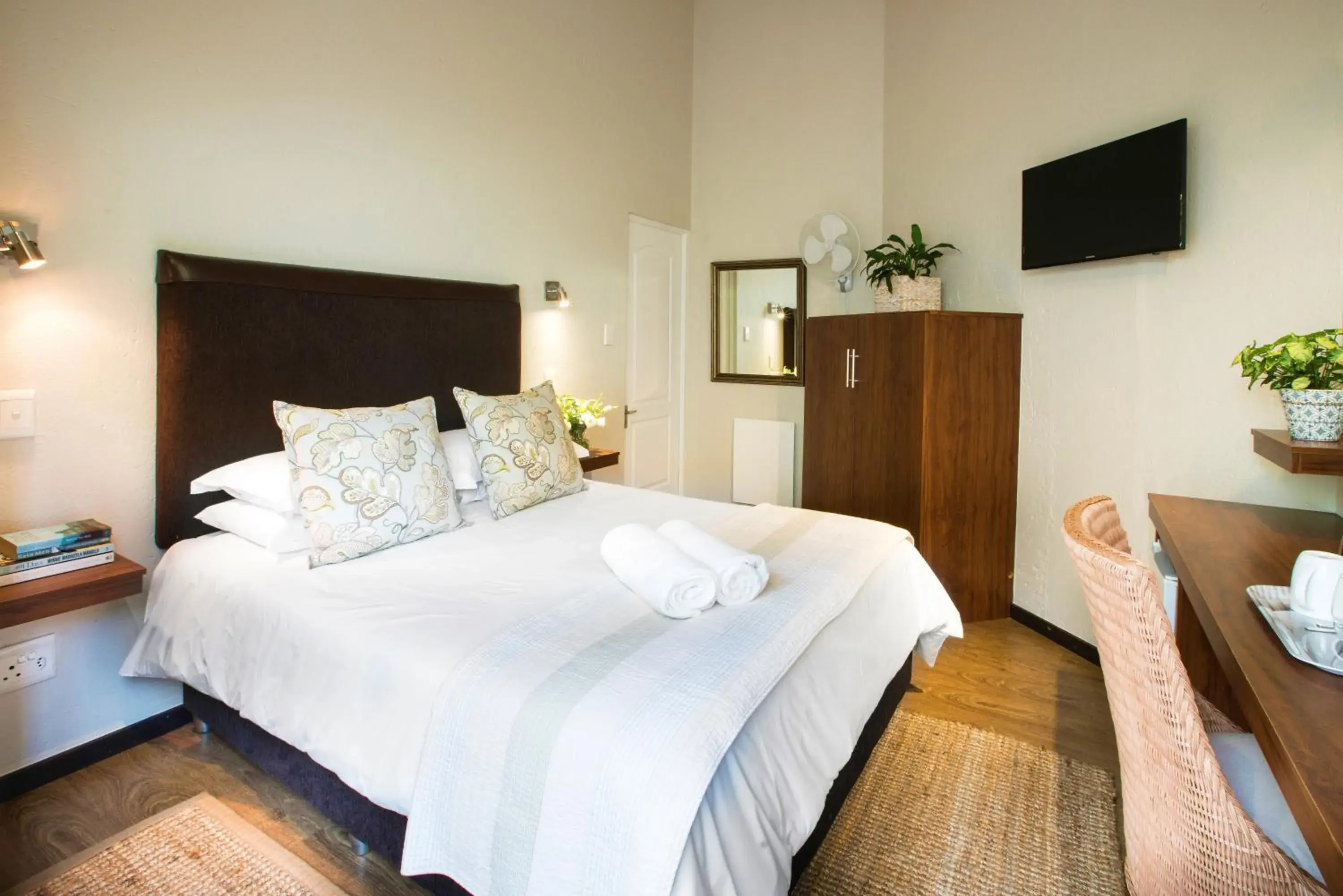 Queen Room - single occupancy in Sandton Slippers Queen Room - single occupancy in Sandton Slippers