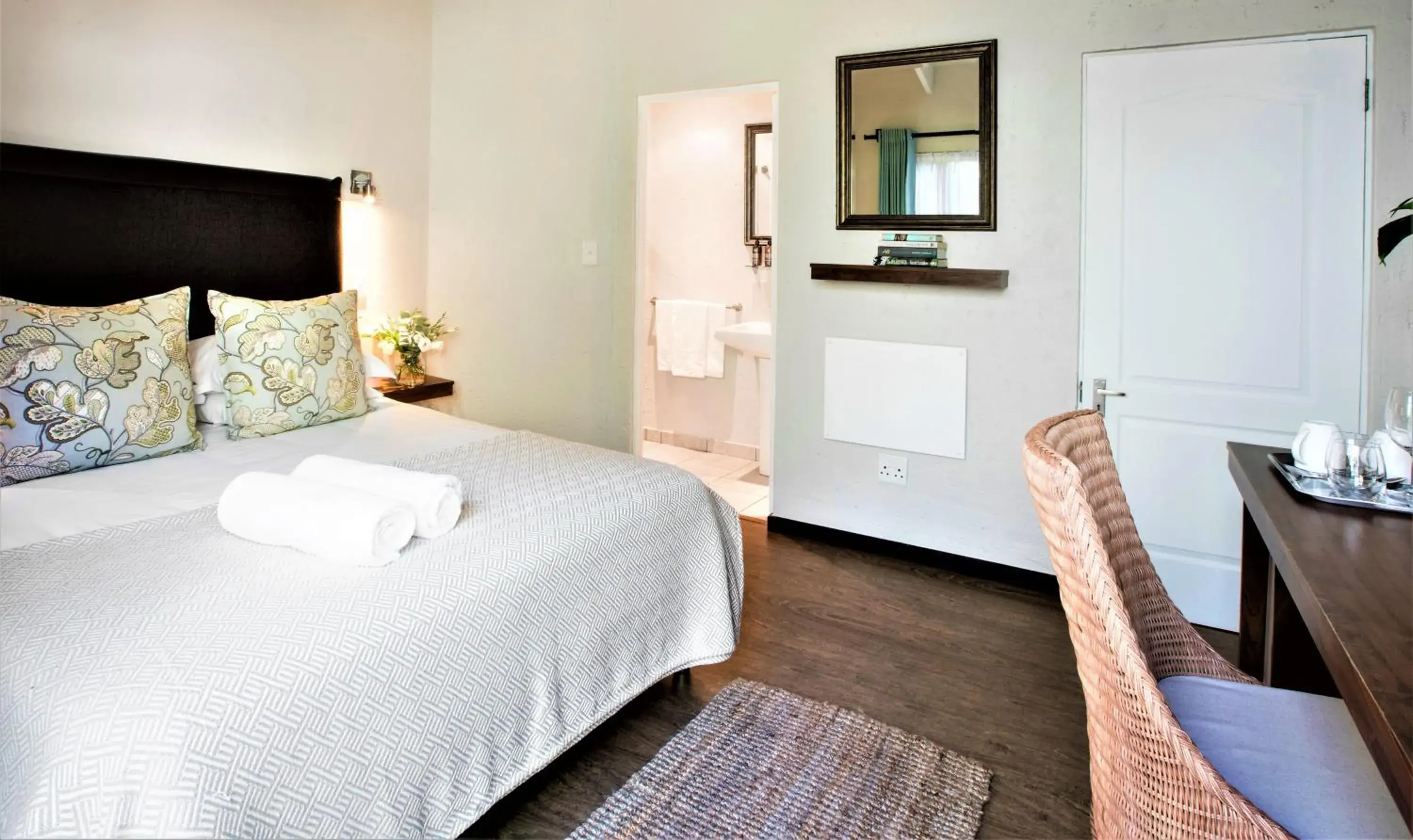 Queen Room - single occupancy in Sandton Slippers Queen Room - single occupancy in Sandton Slippers