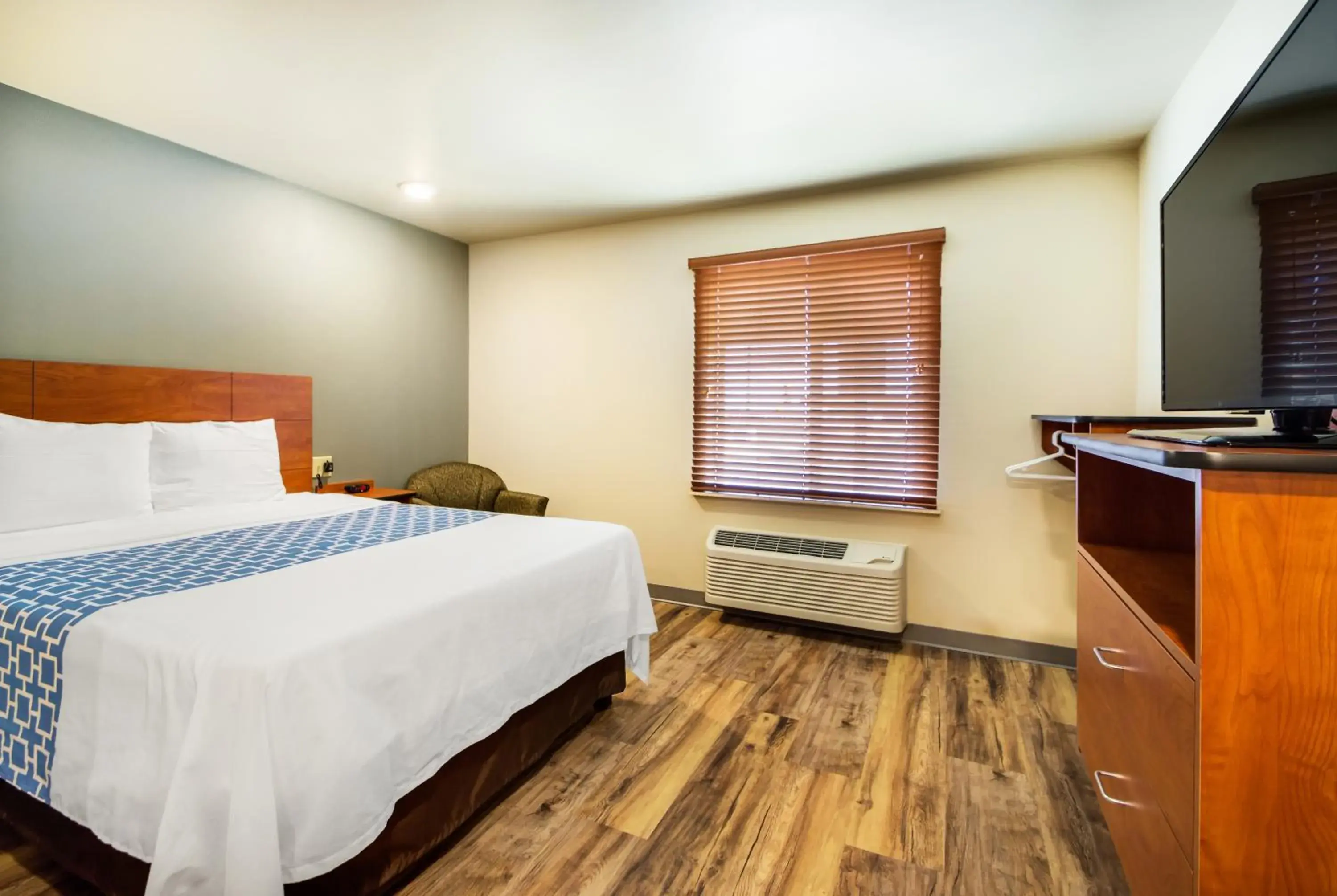 Bedroom, Bed in Econo Lodge Burlington I-70 Bedroom, Bed in Econo Lodge Burlington I-70