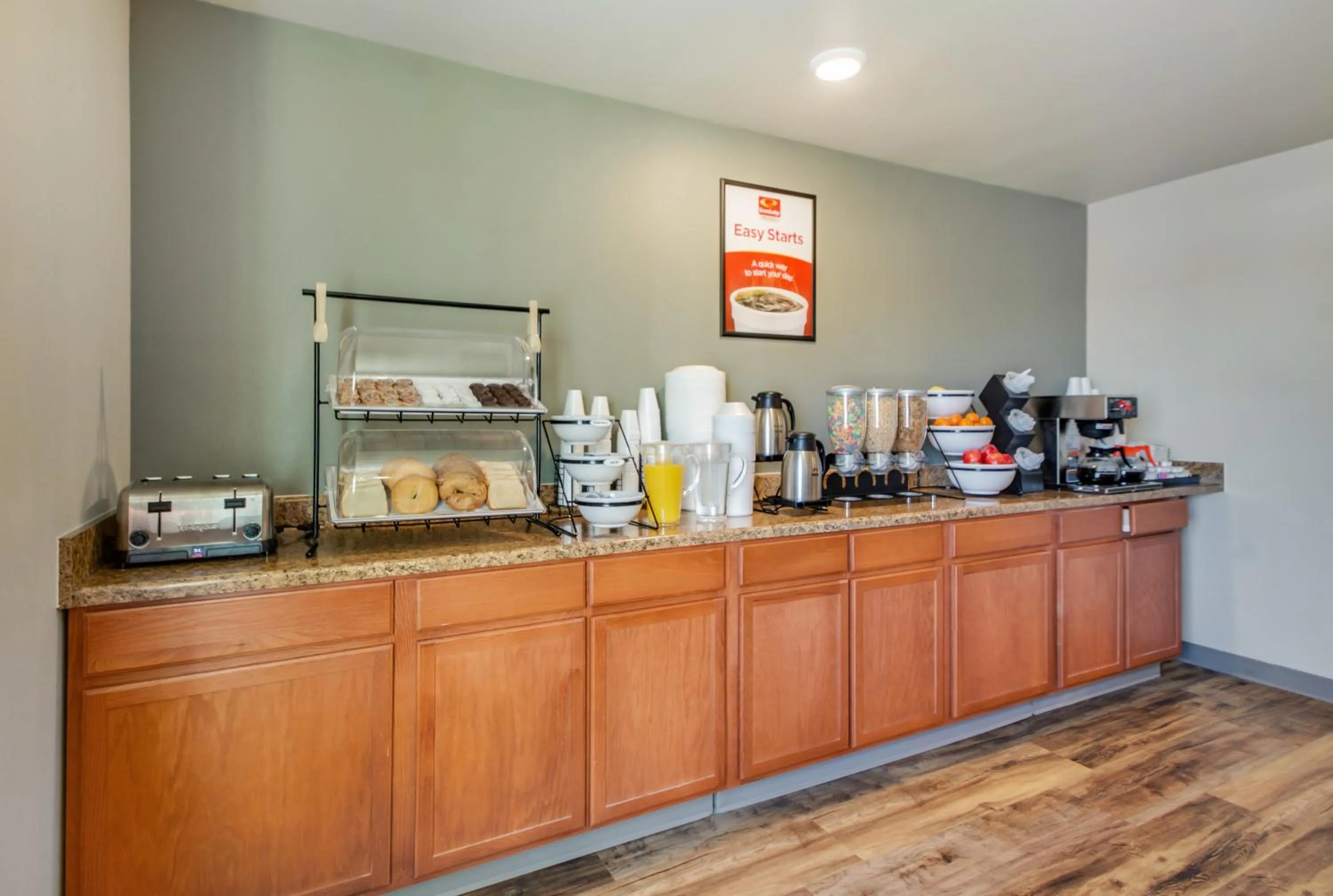 Continental breakfast in Econo Lodge Burlington I-70