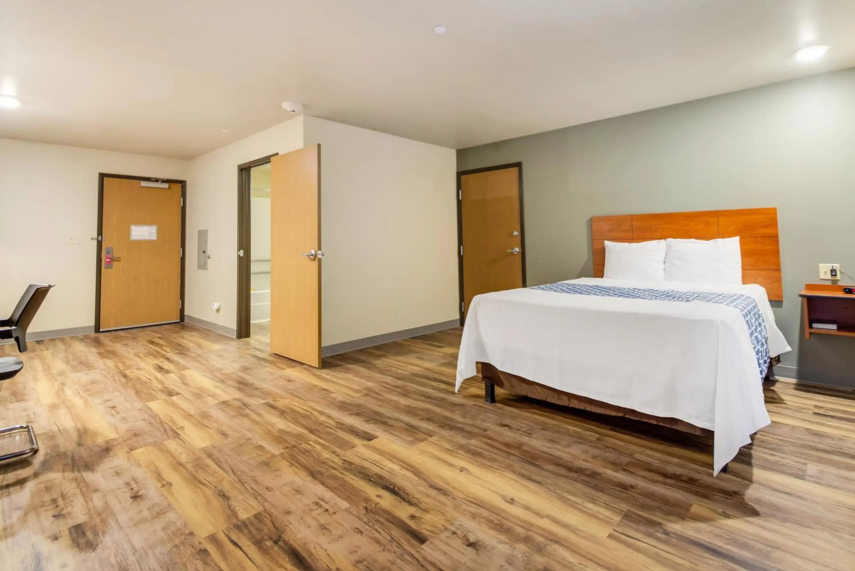 Bedroom, Bed in Econo Lodge Burlington I-70 Bedroom, Bed in Econo Lodge Burlington I-70