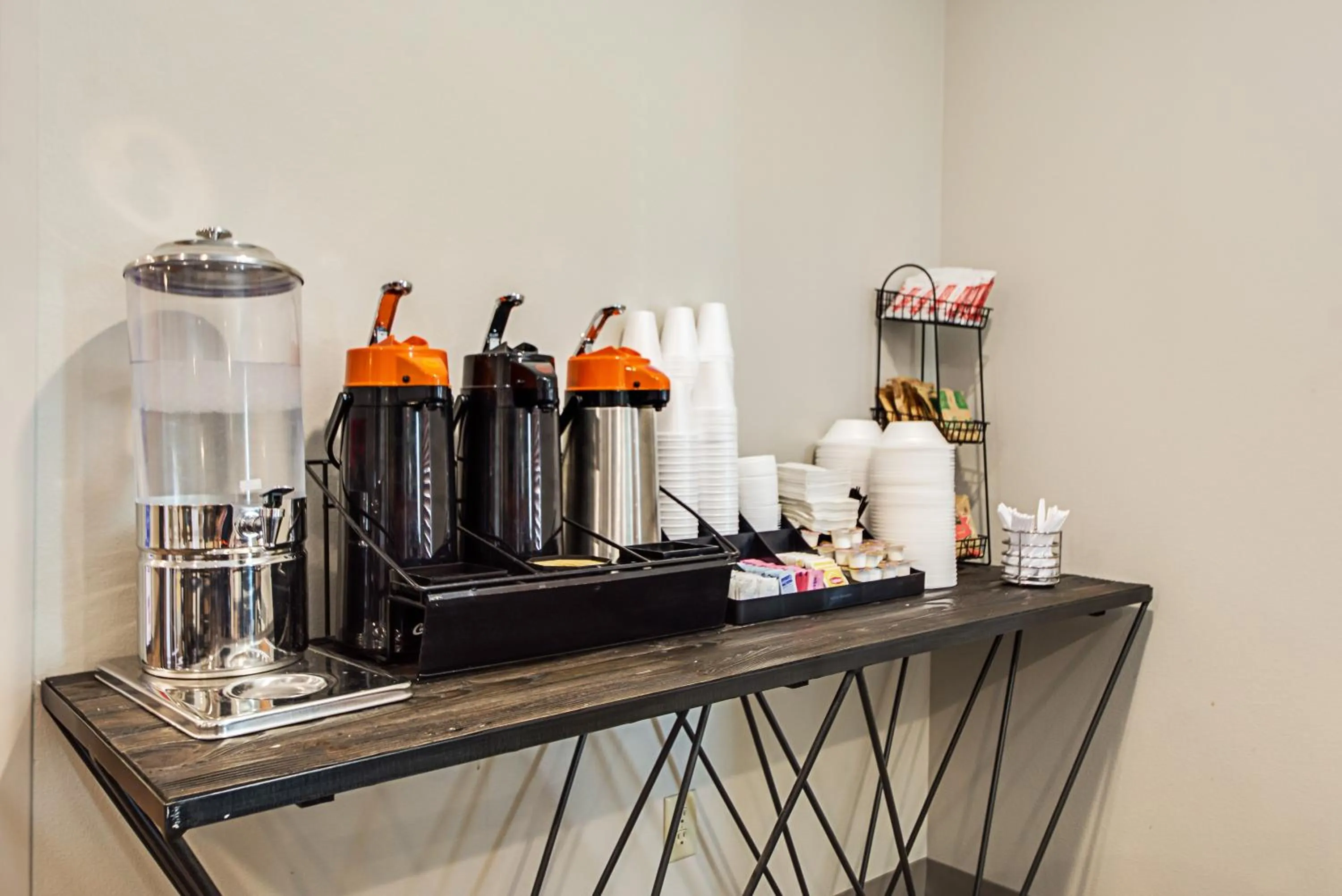 Continental breakfast in Econo Lodge Burlington I-70