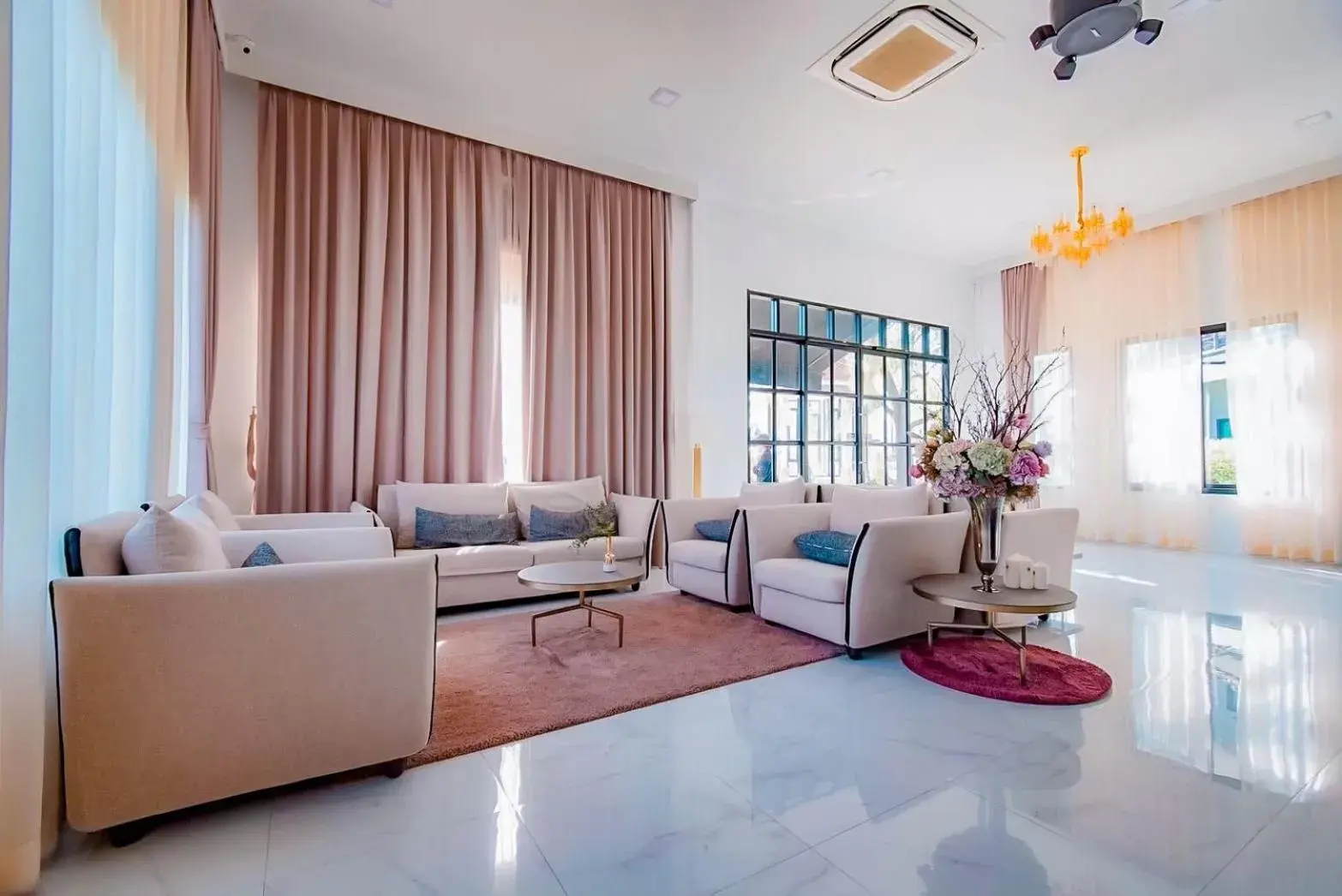 Lobby or reception in Phuengluang Riverside Hotel Chanthaburi Lobby or reception in Phuengluang Riverside Hotel Chanthaburi