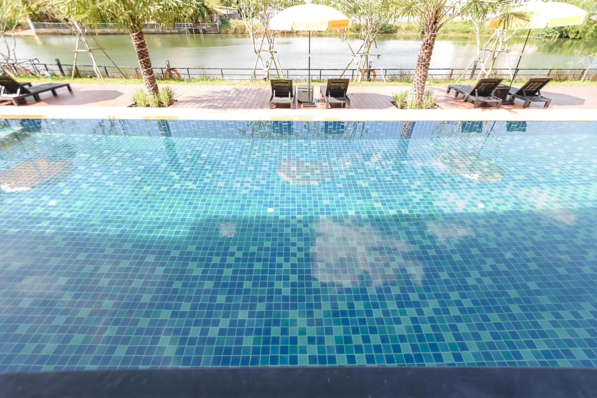 Phuengluang Riverside Hotel Chanthaburi