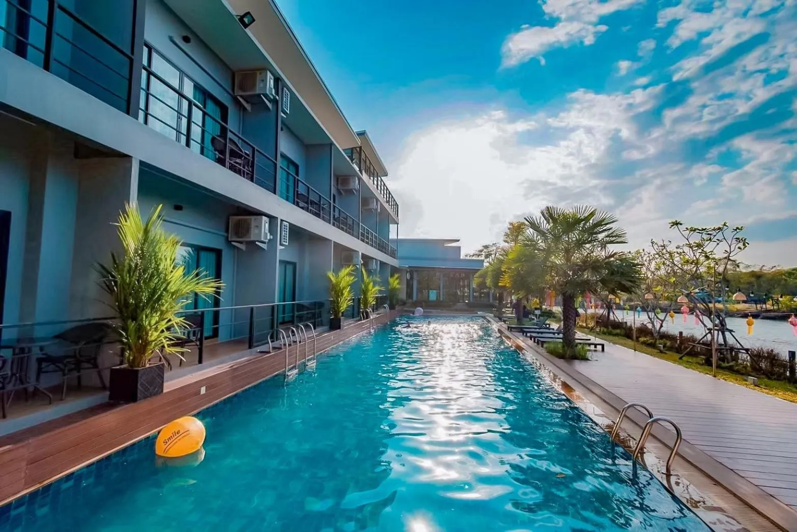 Swimming pool in Phuengluang Riverside Hotel Chanthaburi