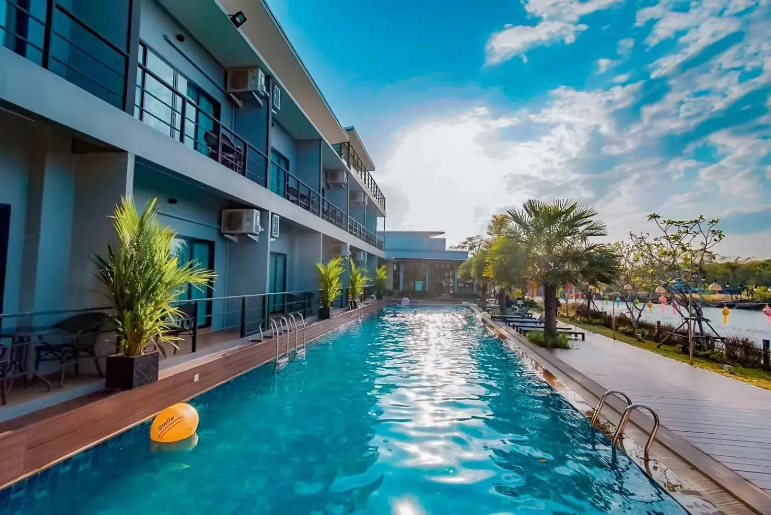 Swimming pool in Phuengluang Riverside Hotel Chanthaburi Swimming pool in Phuengluang Riverside Hotel Chanthaburi