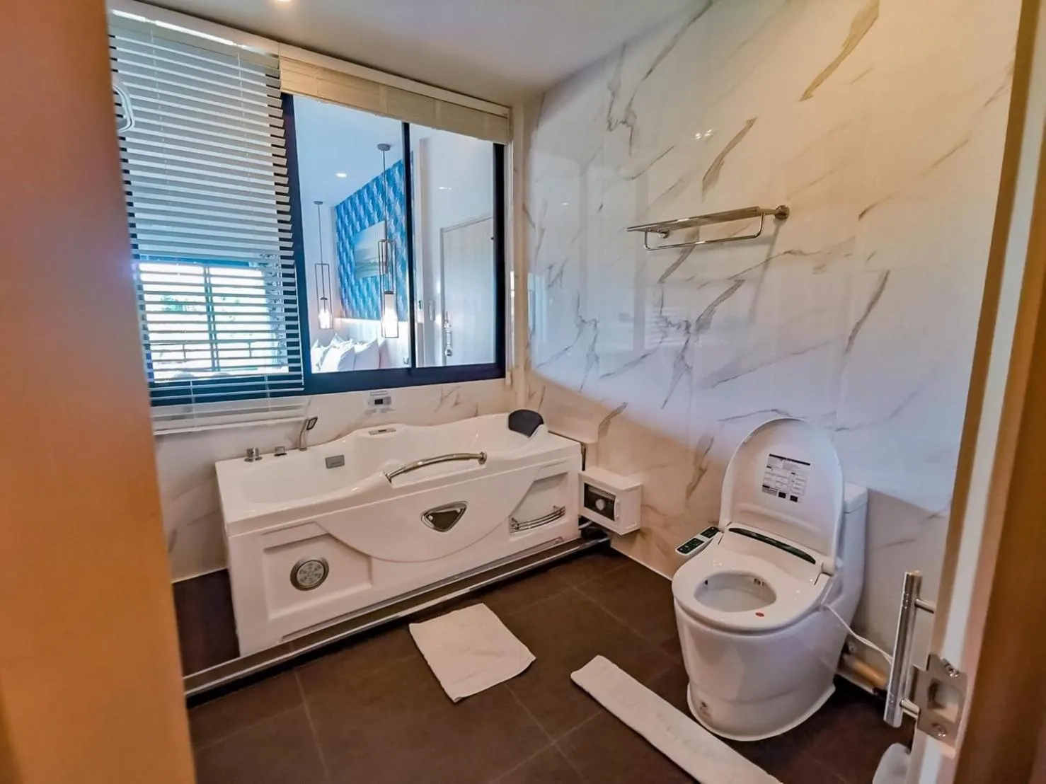 Bathroom in Phuengluang Riverside Hotel Chanthaburi