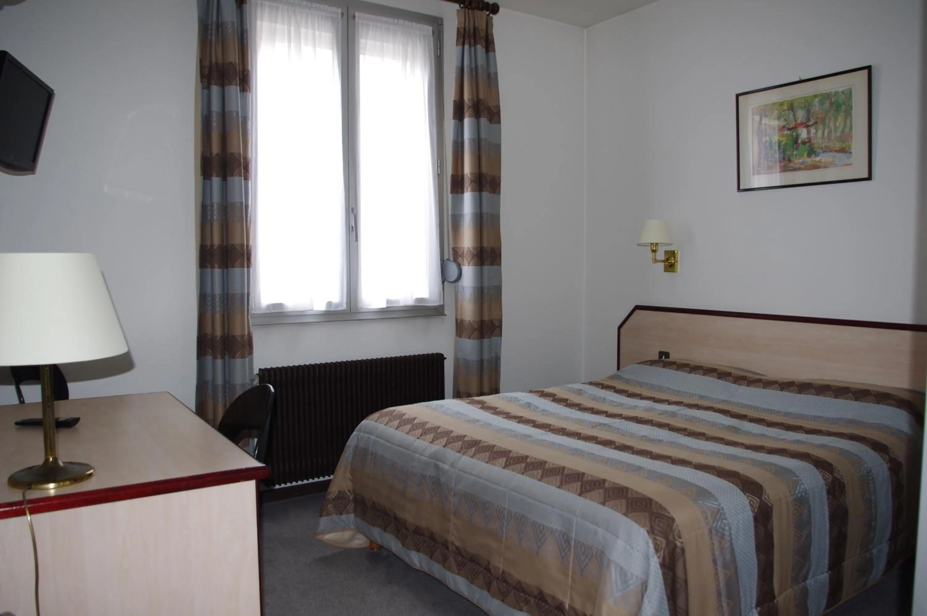 Photo of the whole room, Bed in Hôtel du Lion