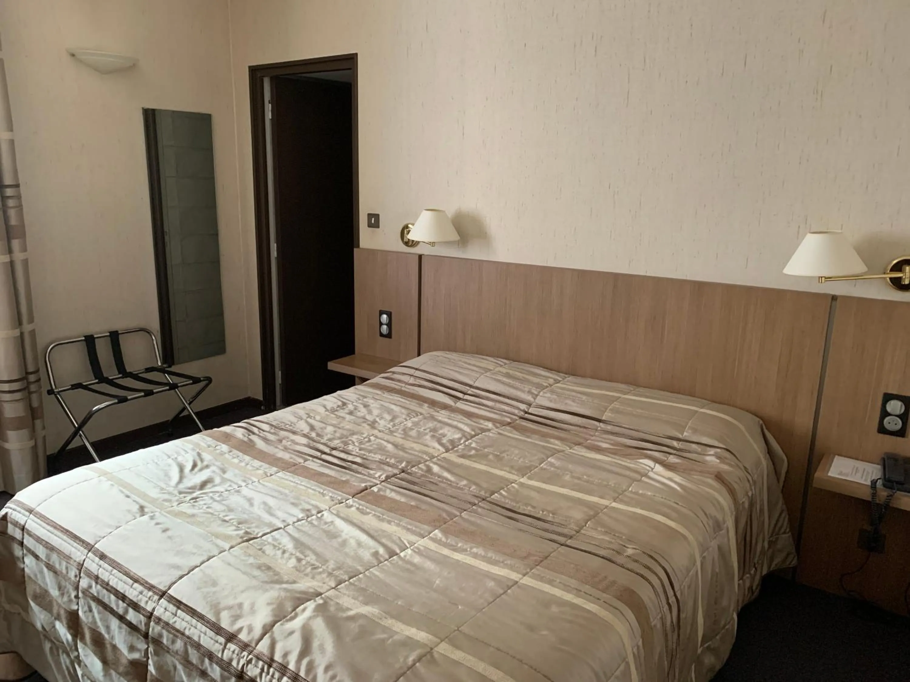 Photo of the whole room, Bed in Hôtel du Lion