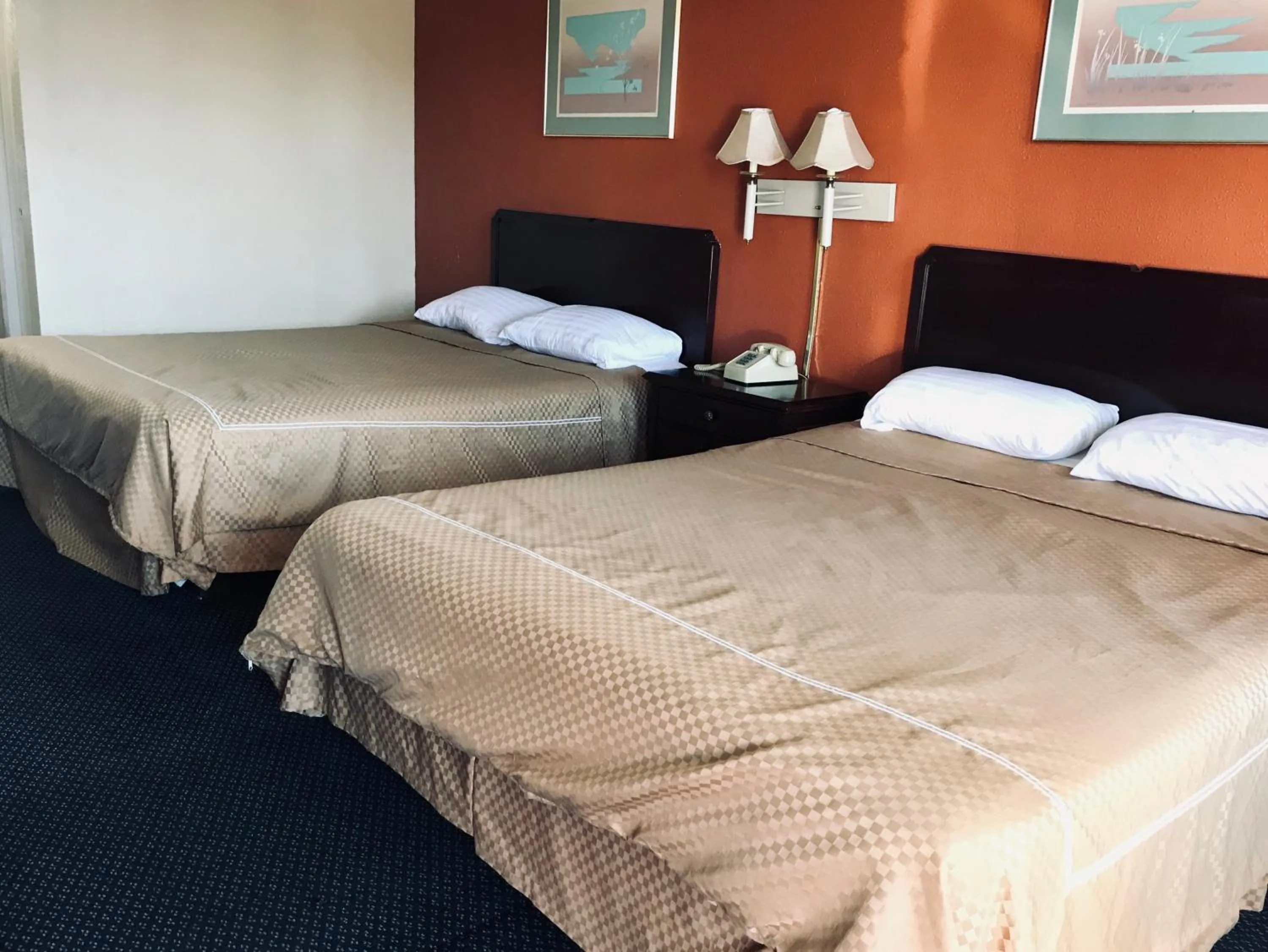 Bedroom, Bed in Executive Inn Texarkana