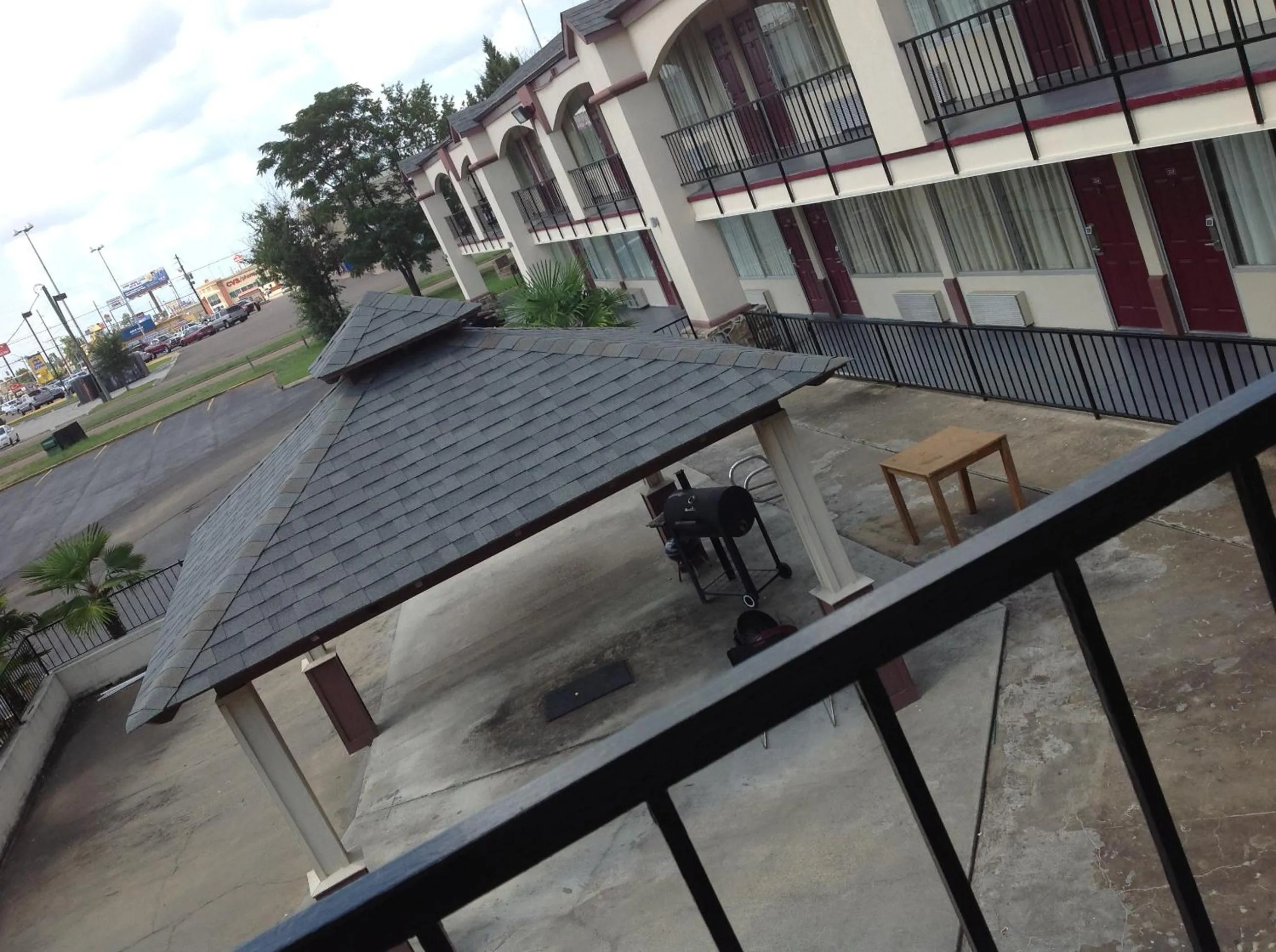 BBQ facilities in Executive Inn Texarkana