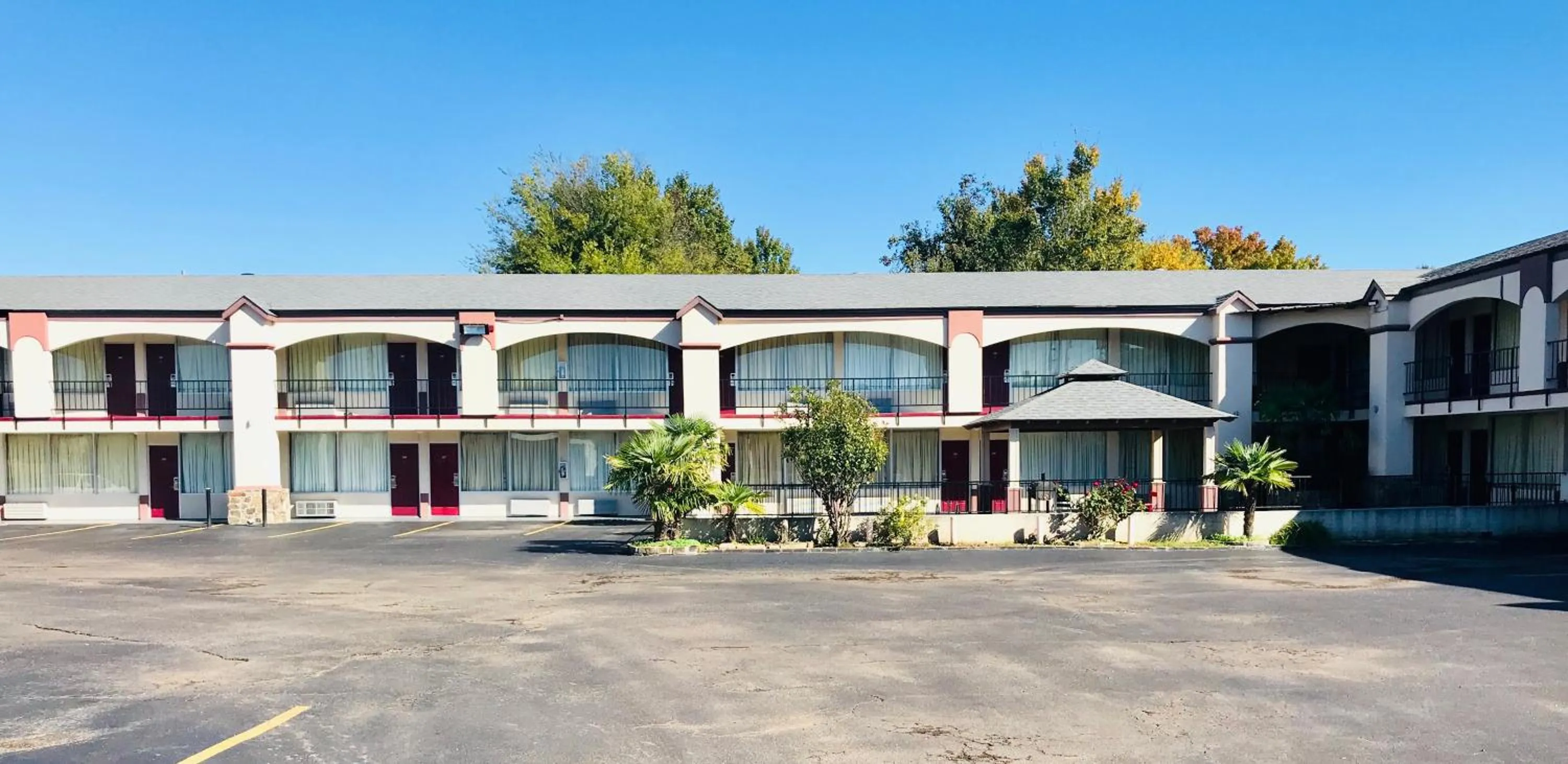 Facade/entrance in Executive Inn Texarkana