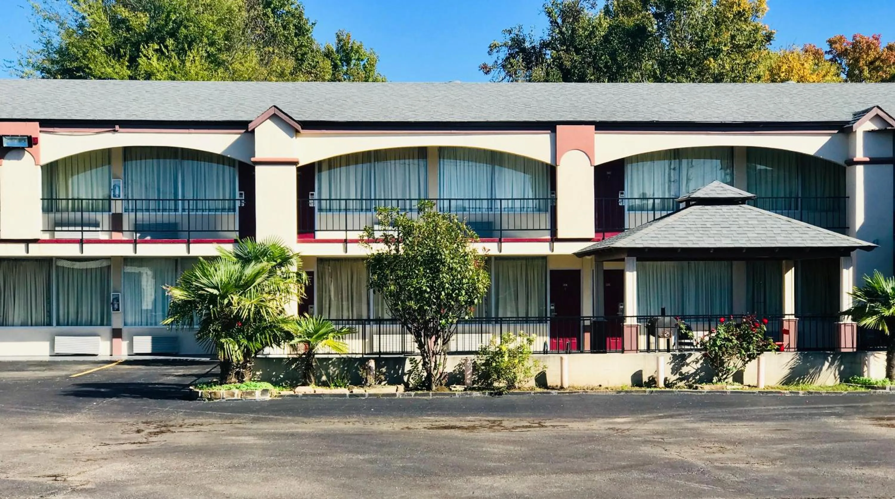 BBQ facilities in Executive Inn Texarkana