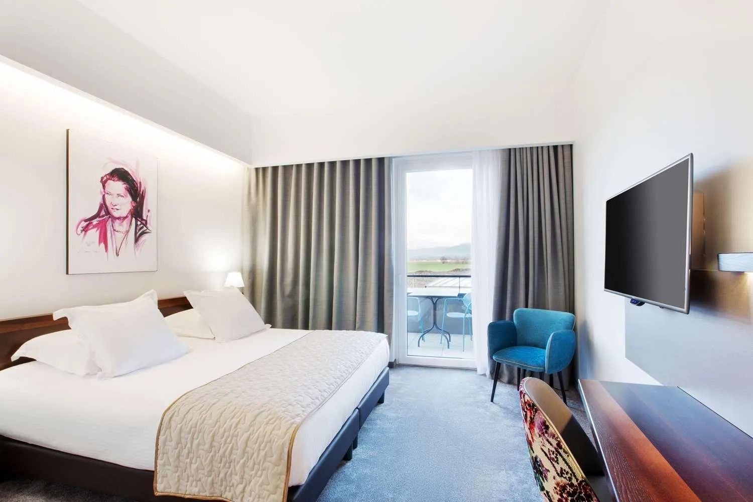 Photo of the whole room, Bed in Best Western Plus Hotel & Restaurant Les Humanistes Colmar Nord