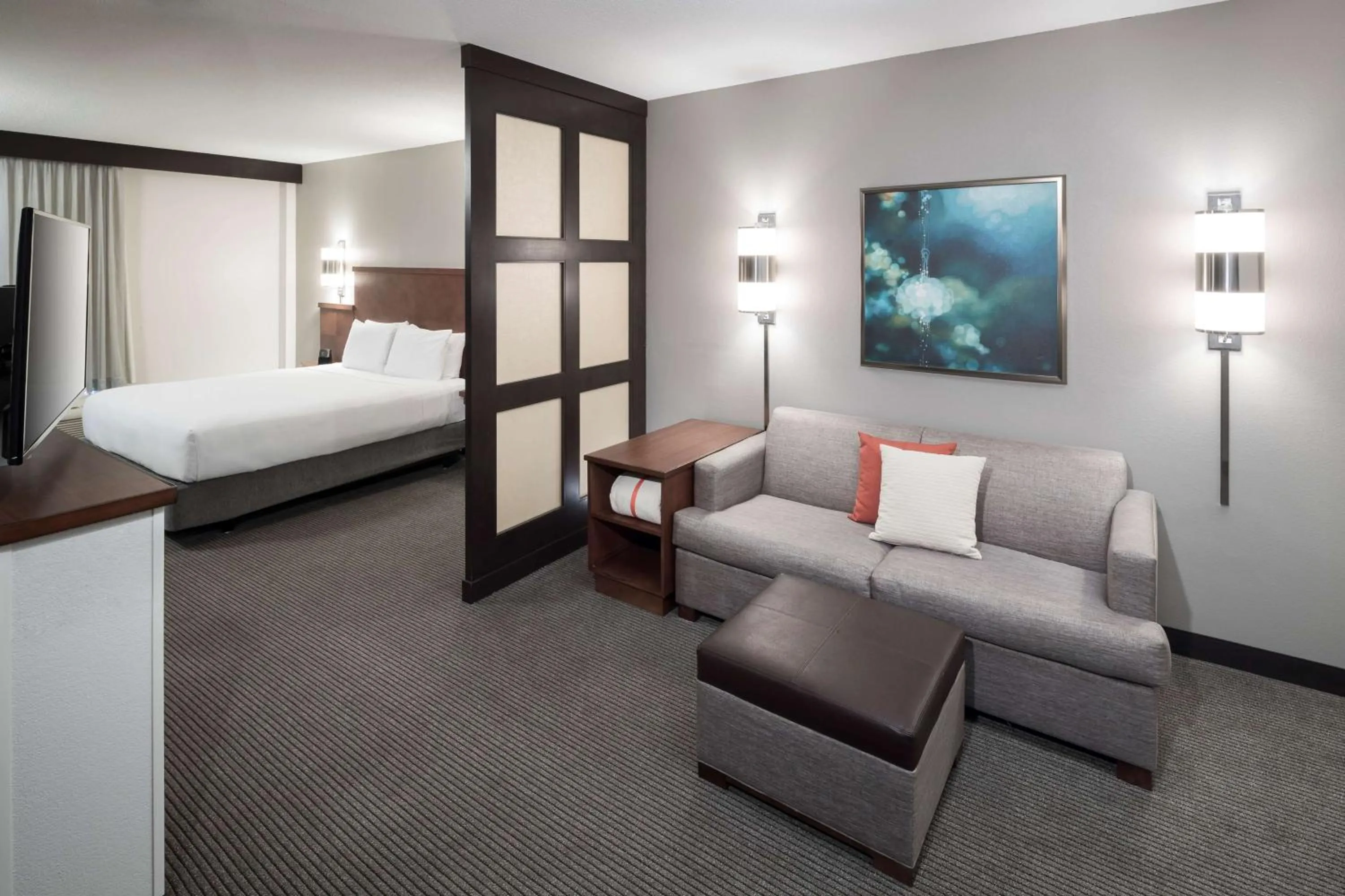 Photo of the whole room, Bed in Hyatt Place Jacksonville Airport