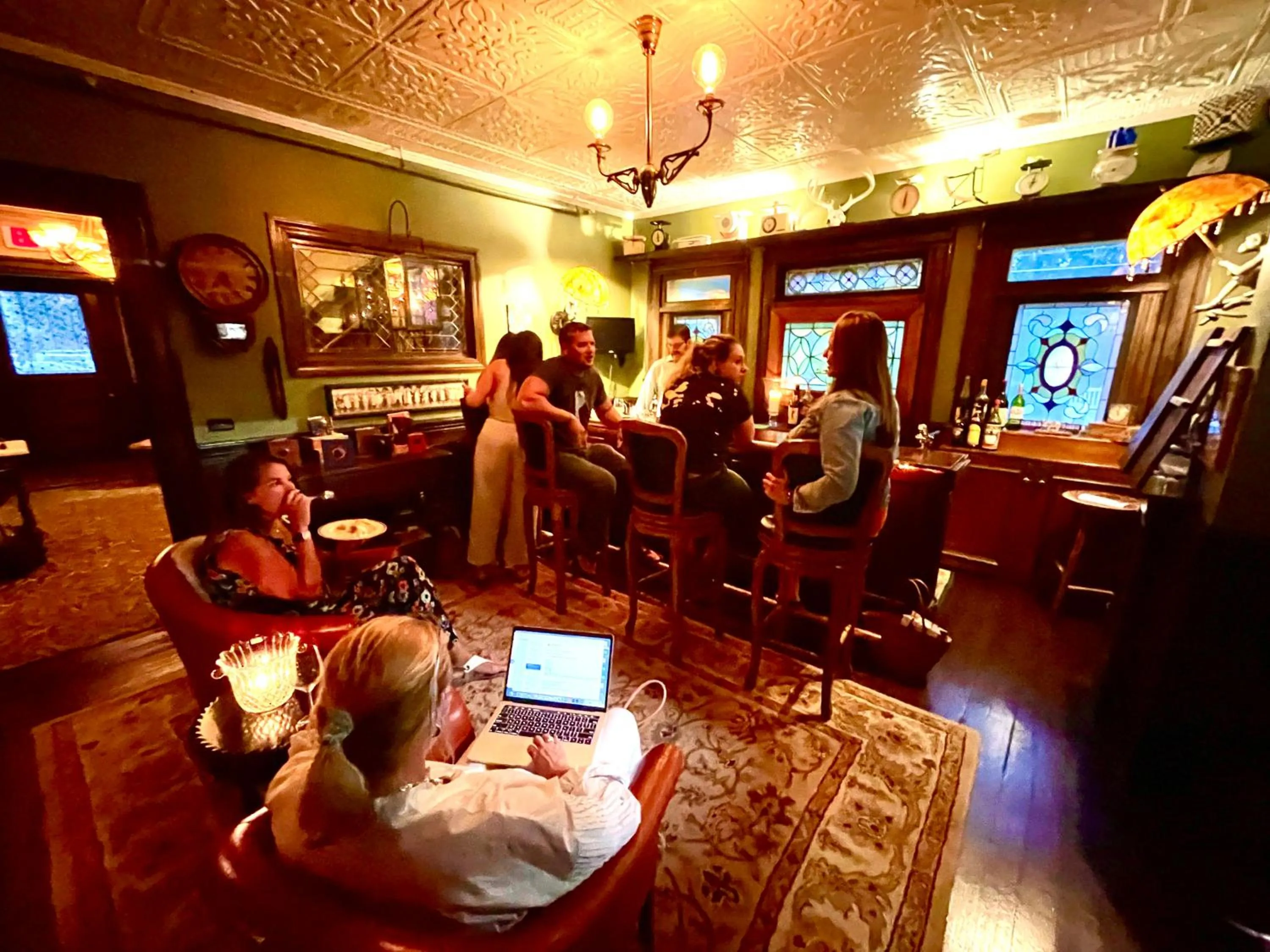 Drinks in The Village Inn of Woodstock