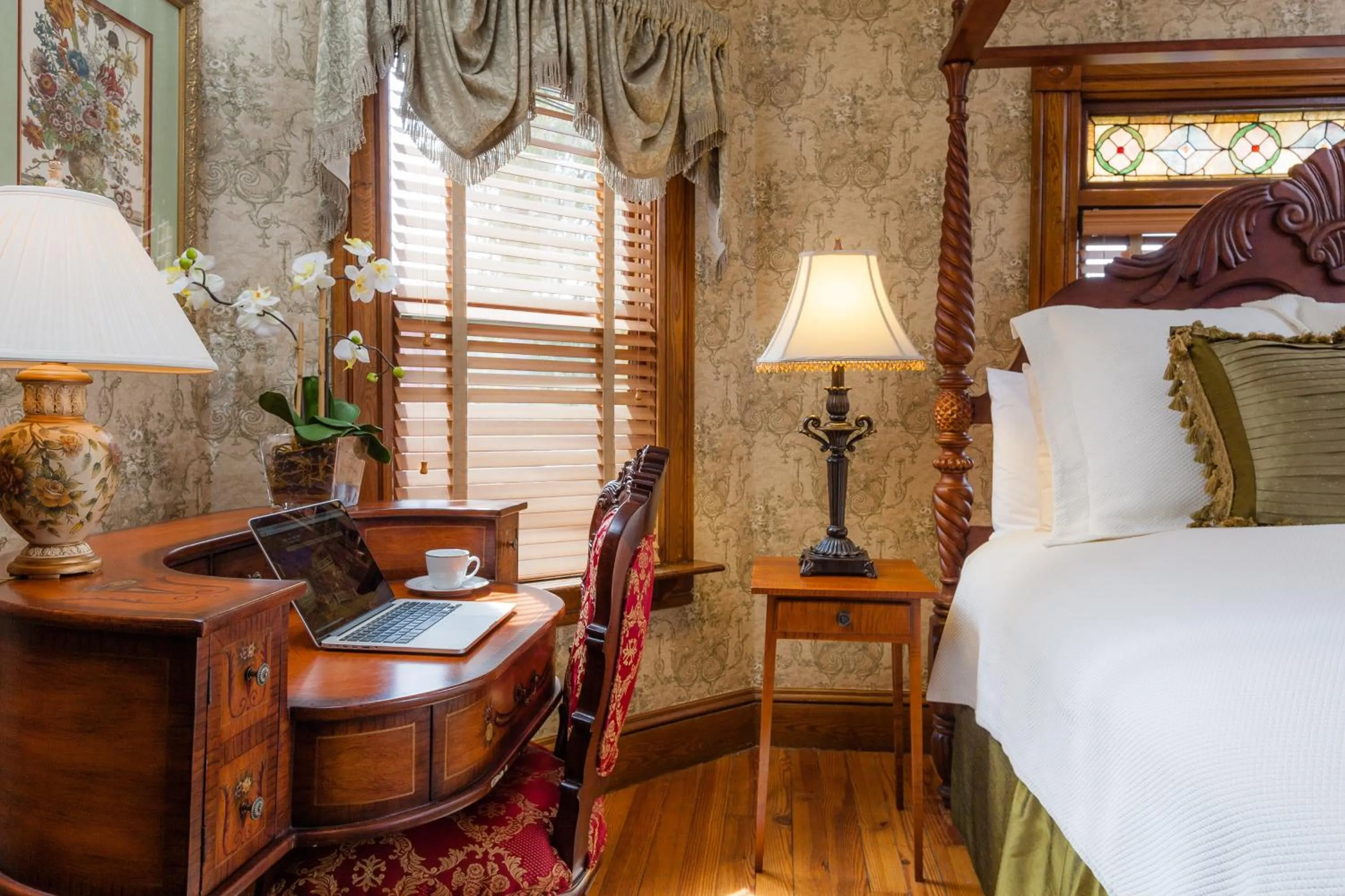 Bed in The Village Inn of Woodstock