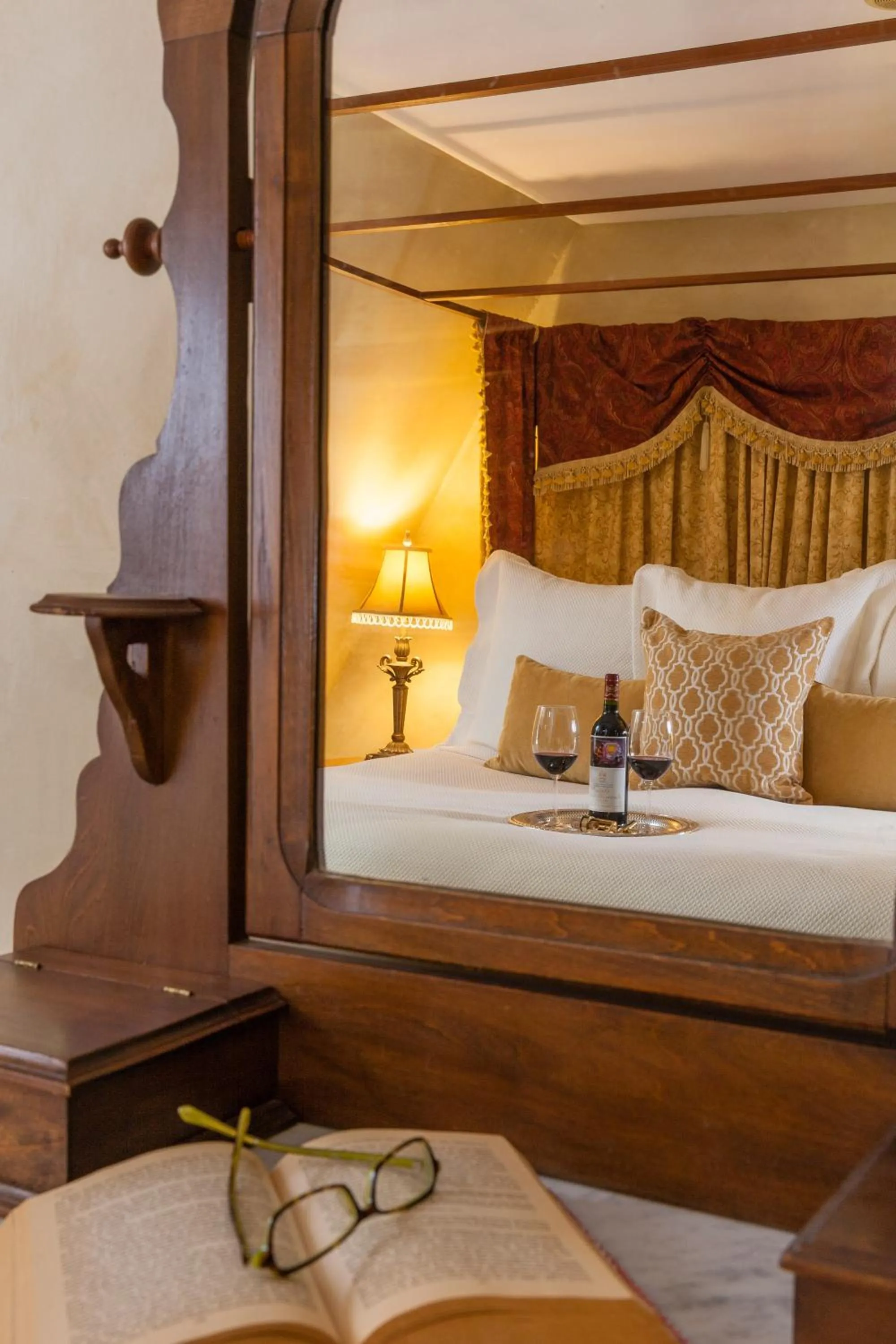 Bedroom, Bed in The Village Inn of Woodstock