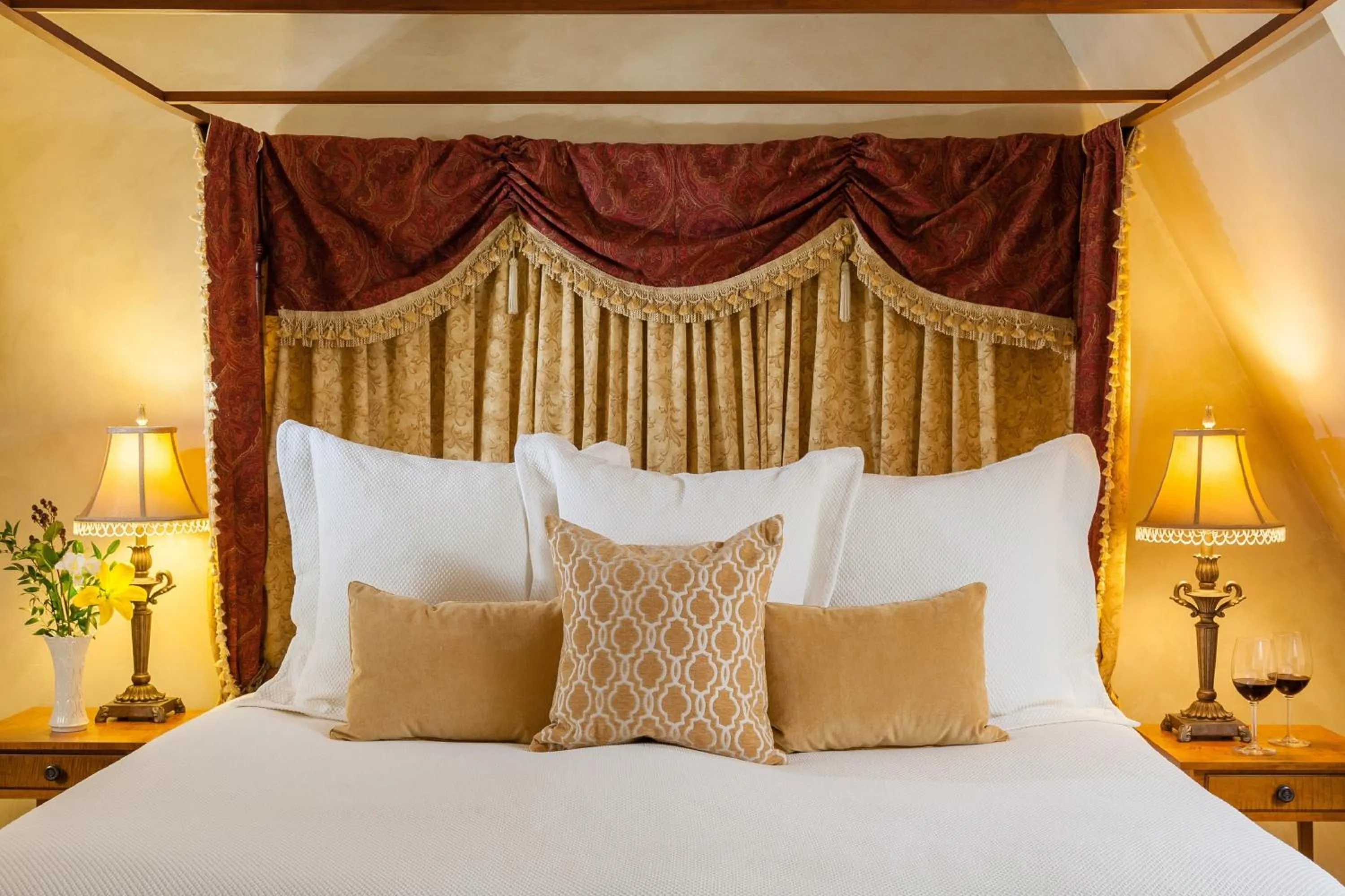 Bedroom, Bed in The Village Inn of Woodstock