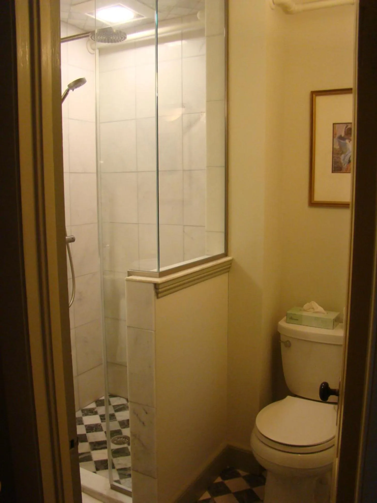 Shower in The Village Inn of Woodstock