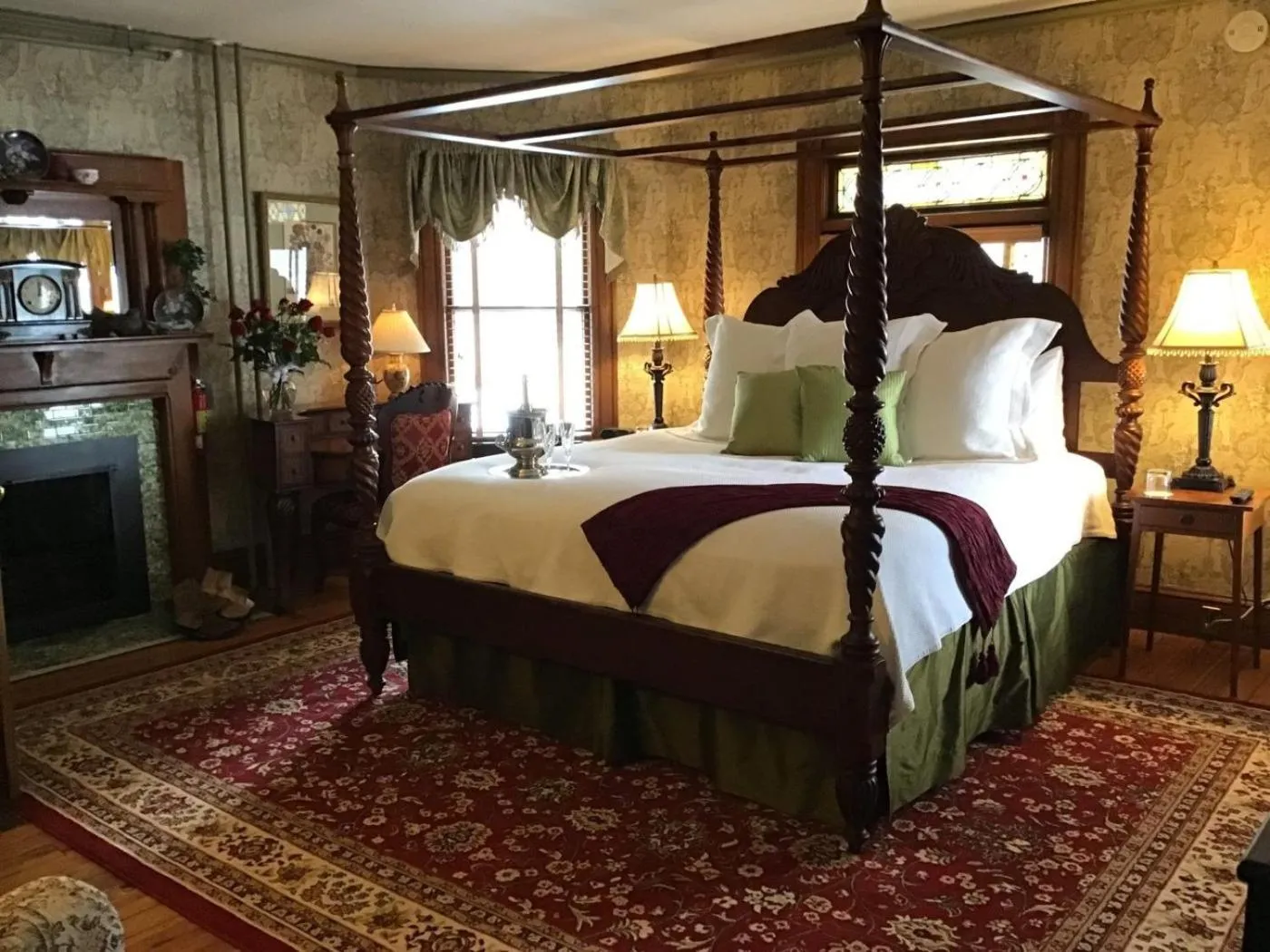 Bed in The Village Inn of Woodstock