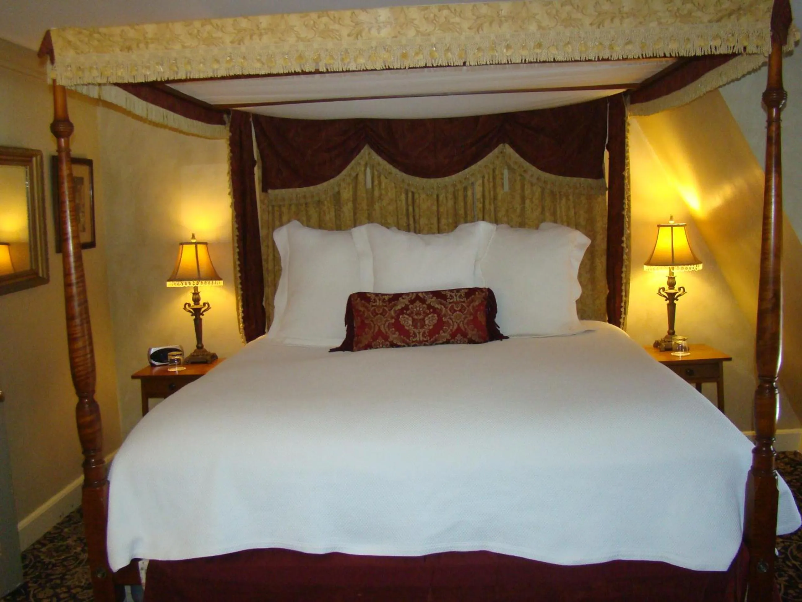 Bed in The Village Inn of Woodstock