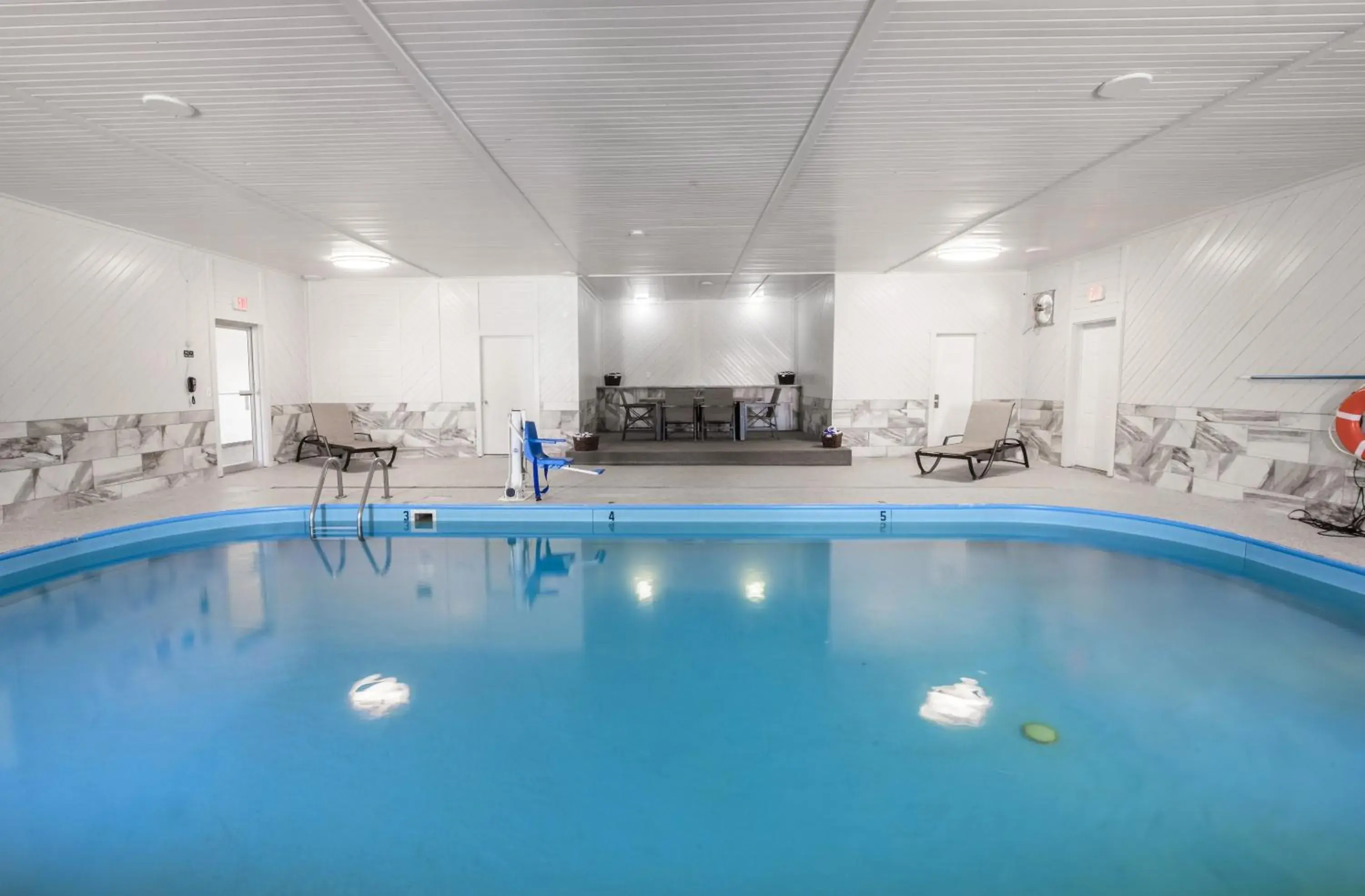 Pool view in Red Roof Inn Vermillion - U of South Dakota Pool view in Red Roof Inn Vermillion - U of South Dakota