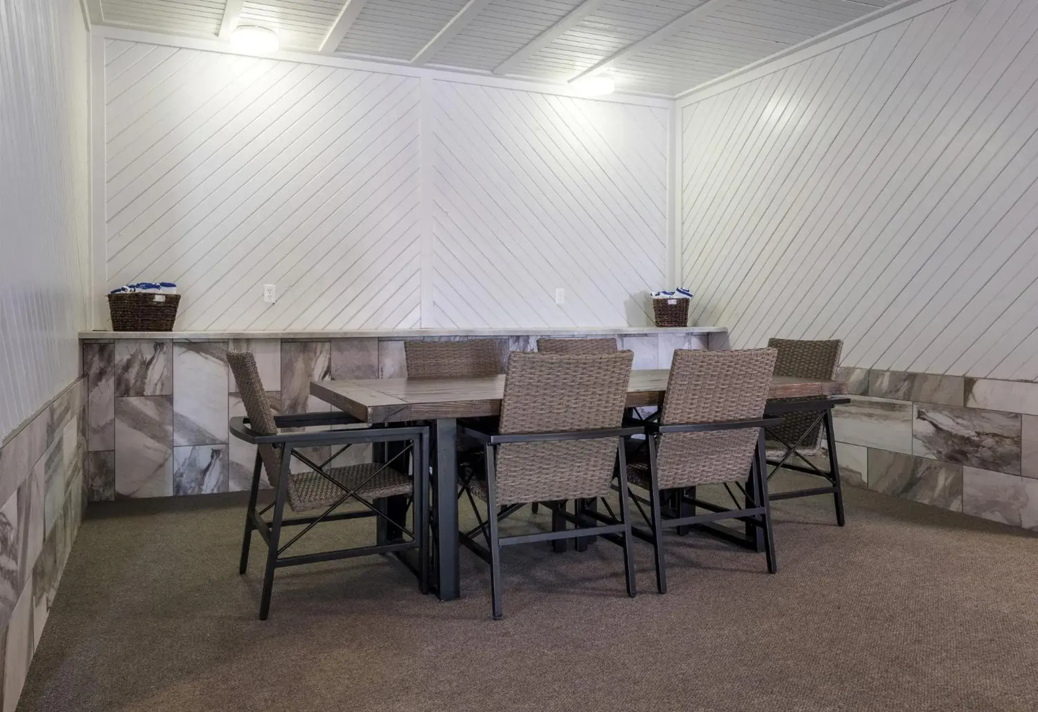 Swimming pool in Red Roof Inn Vermillion - U of South Dakota Swimming pool in Red Roof Inn Vermillion - U of South Dakota