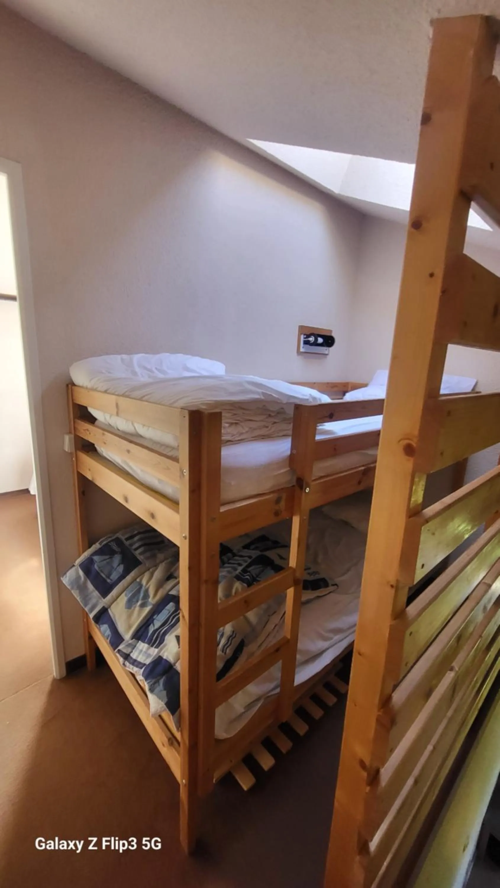Bed in Ski Sun 3315