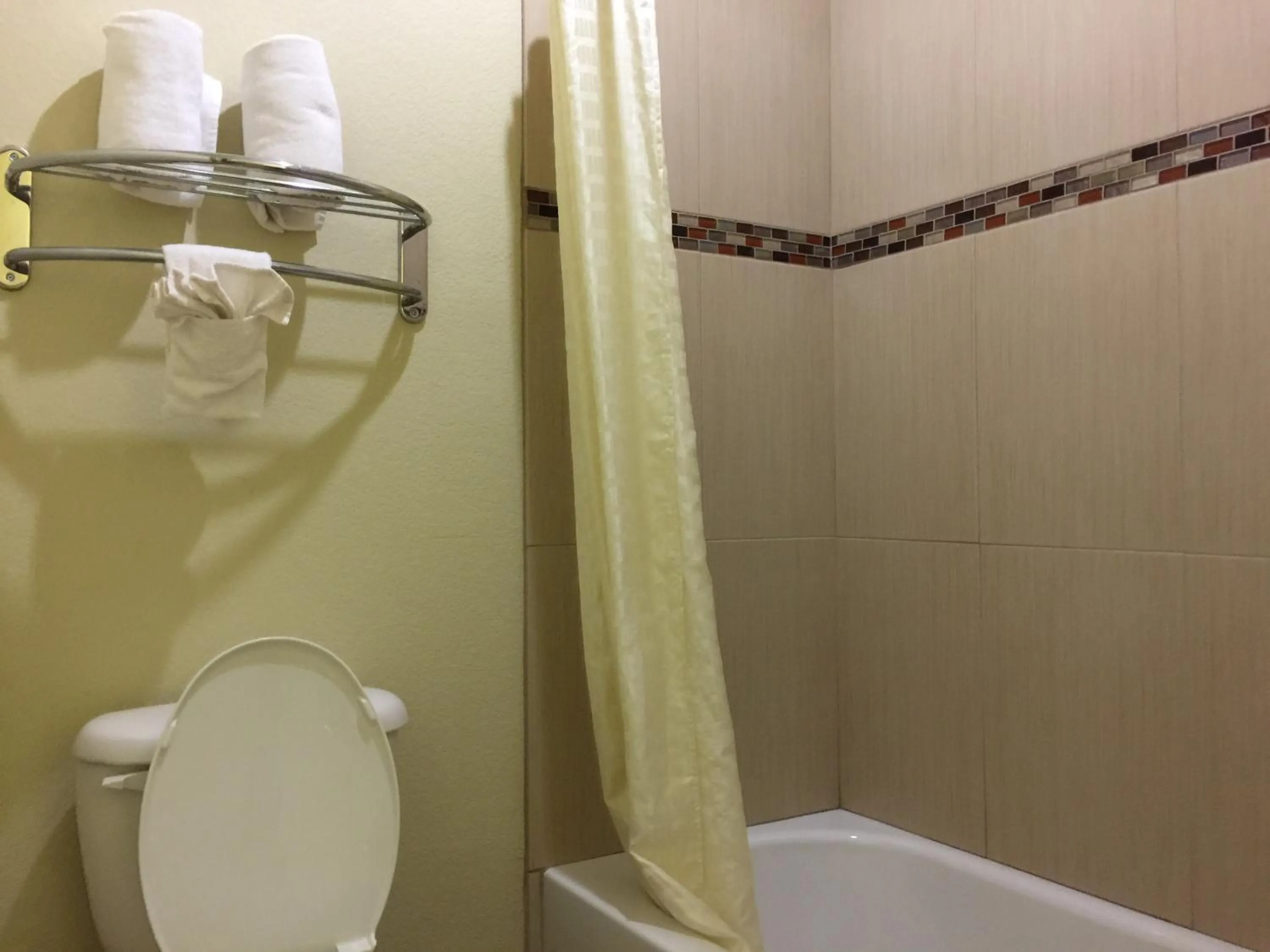 Pearsall Inn and Suites