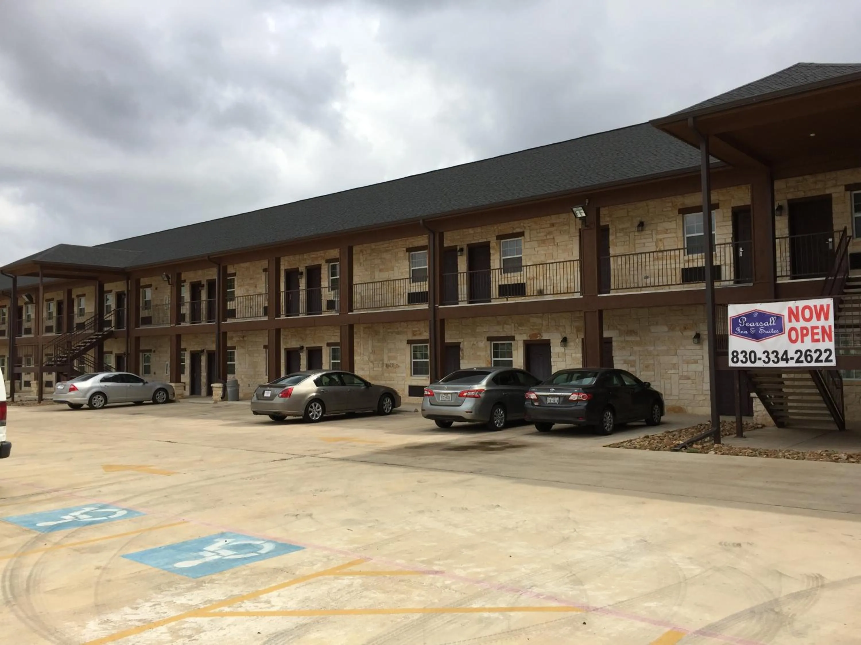 Pearsall Inn and Suites