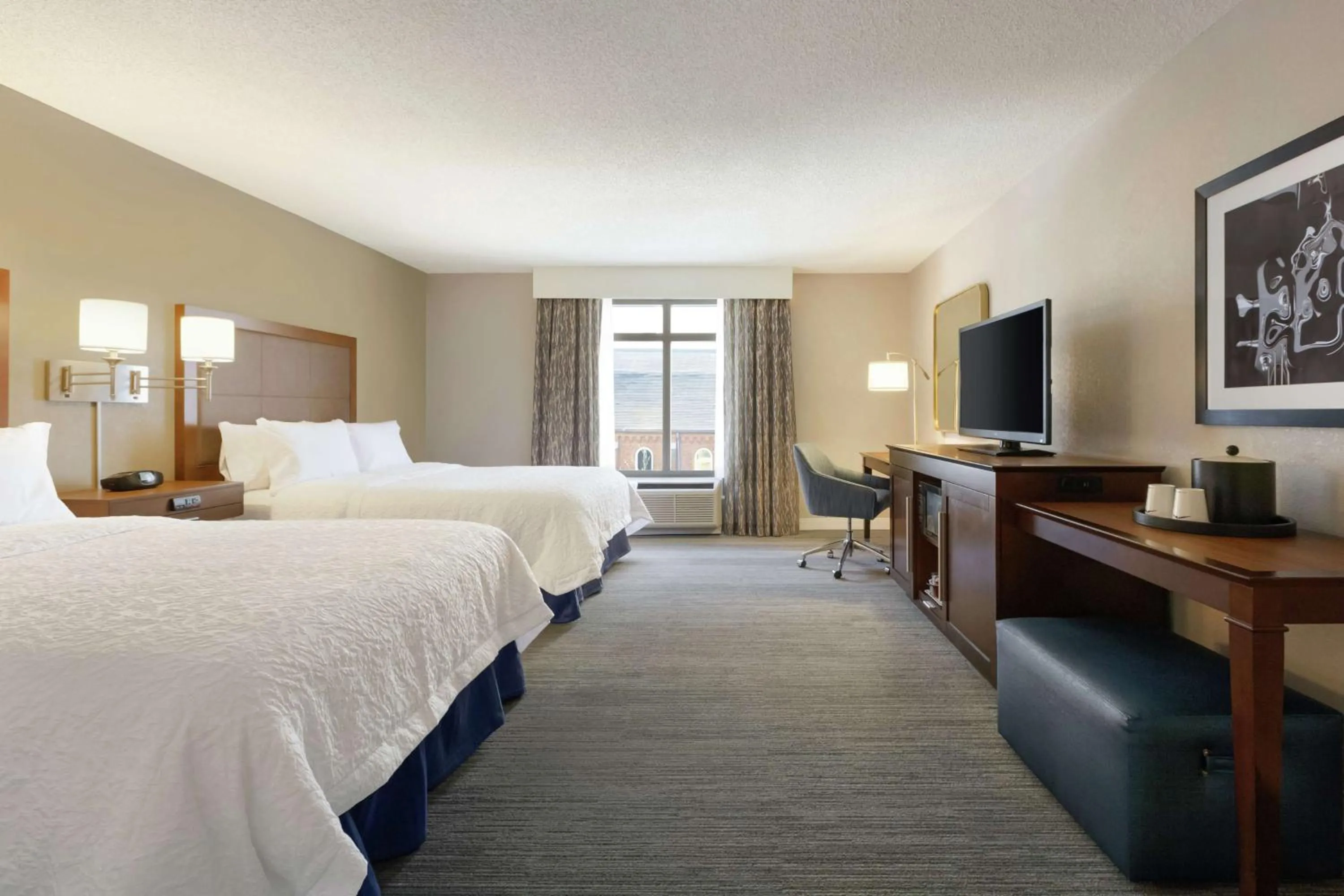 Bed in Hampton Inn & Suites Nashville-Downtown