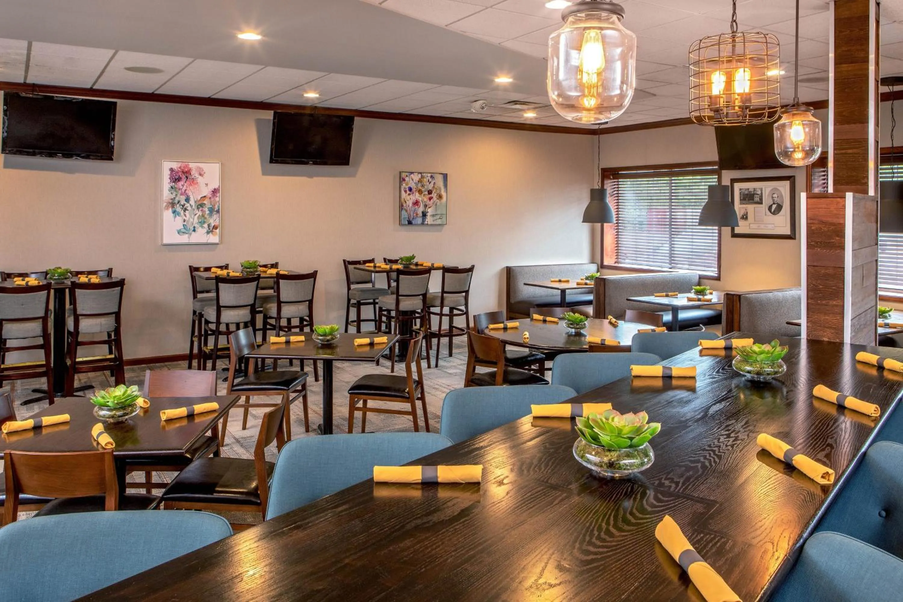 Restaurant/places to eat in Four Points by Sheraton Kalamazoo