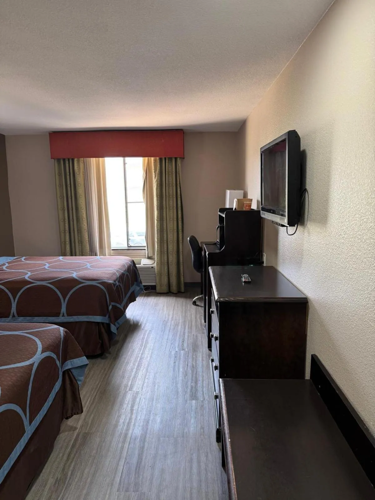 Bed in Texarkana Inn