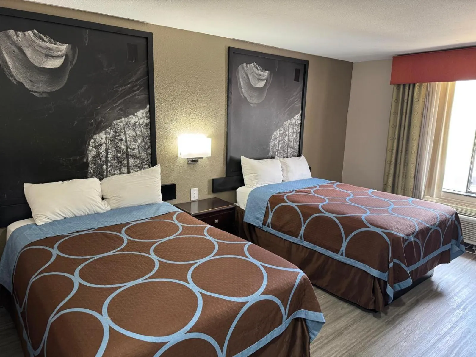 Bed in Texarkana Inn